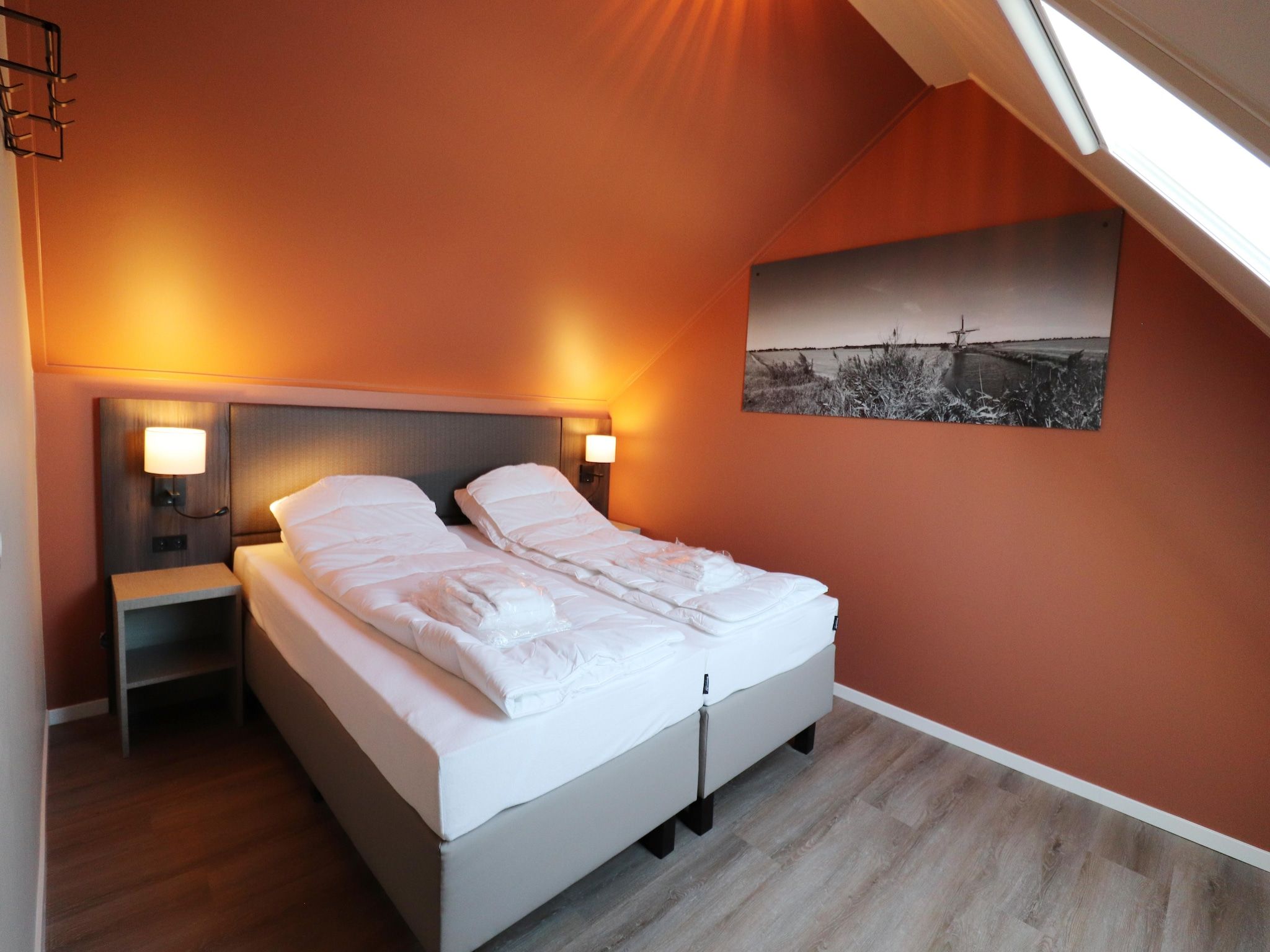 Een slaapkamer van 16 persoons villa C en D in Leons
