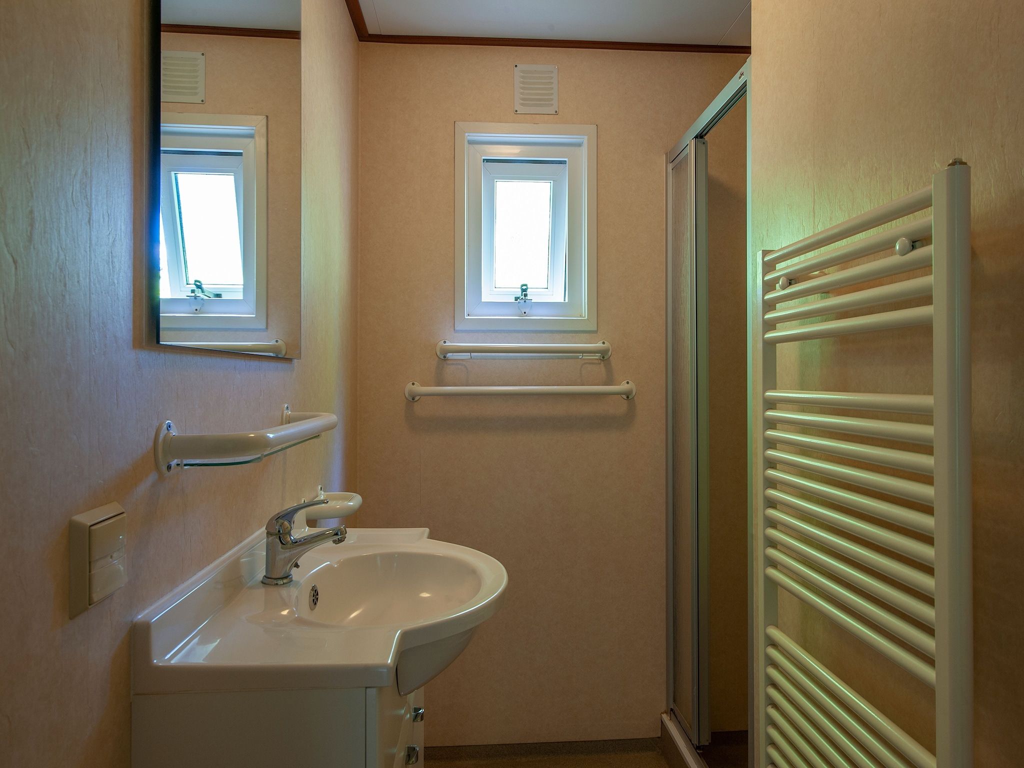 De badkamer van Bospark de Schaapskooi 5 in Wissel/Epe