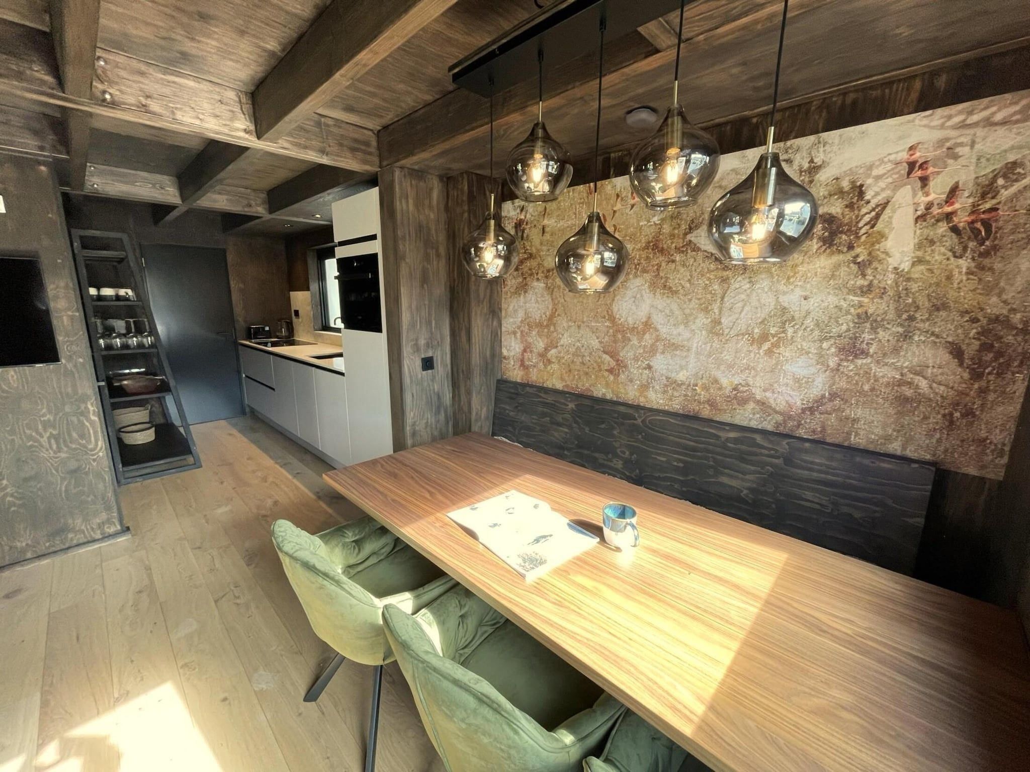 De eetkamer van 8-14 person group accommodation in Schoorl