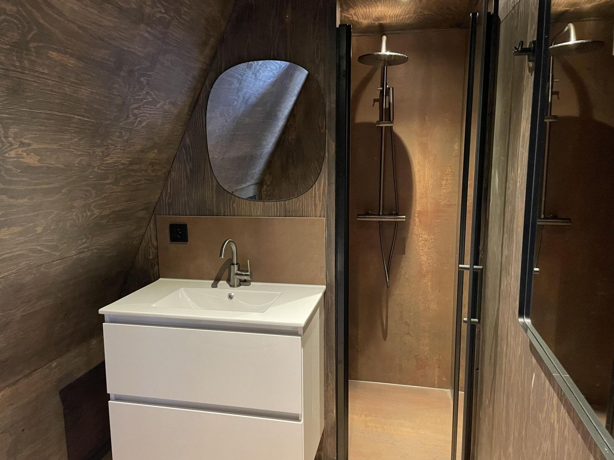 De badkamer van 8-14 person group accommodation in Schoorl