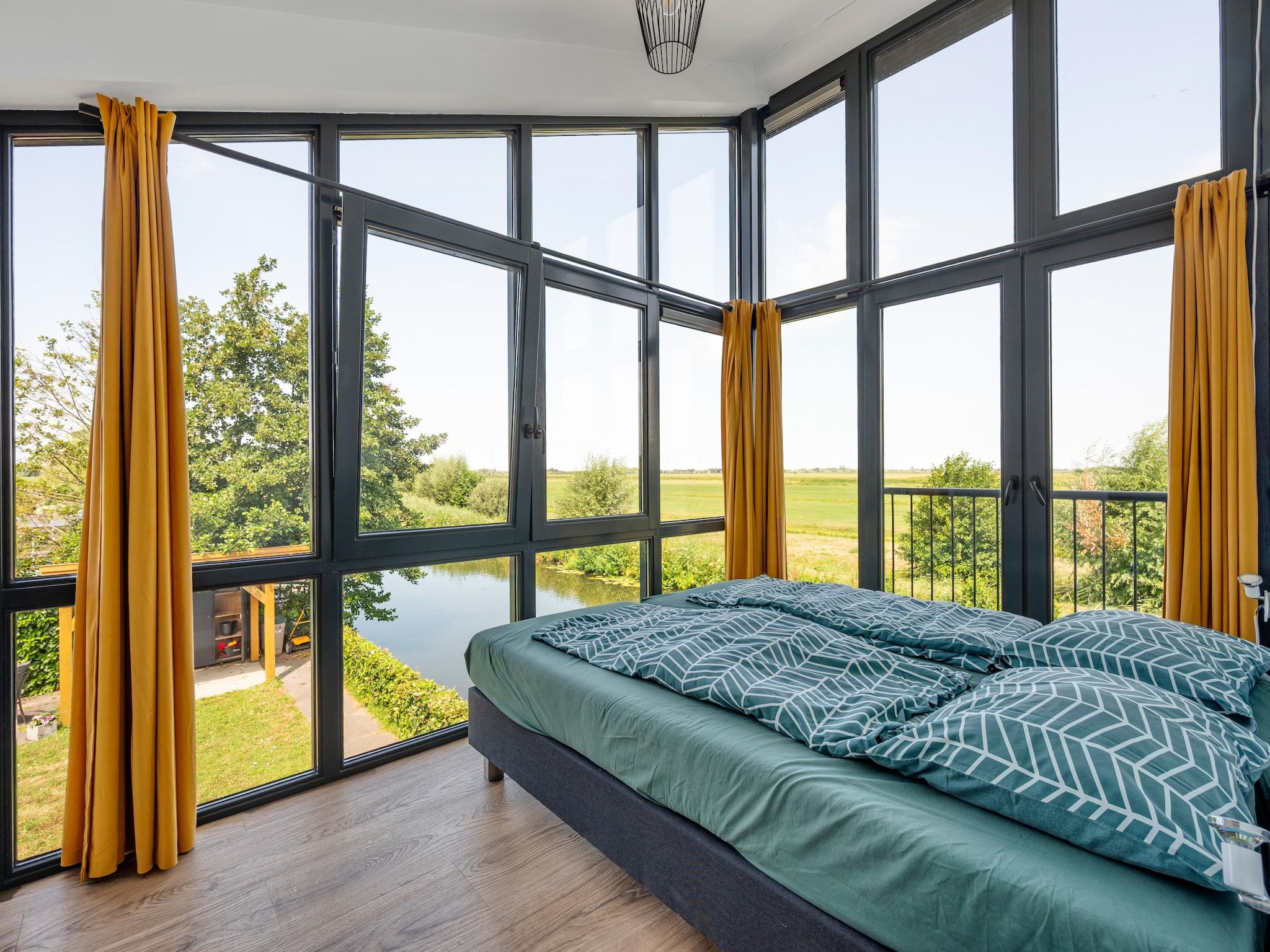 Een slaapkamer van De Waterlelie in Hekendorp
