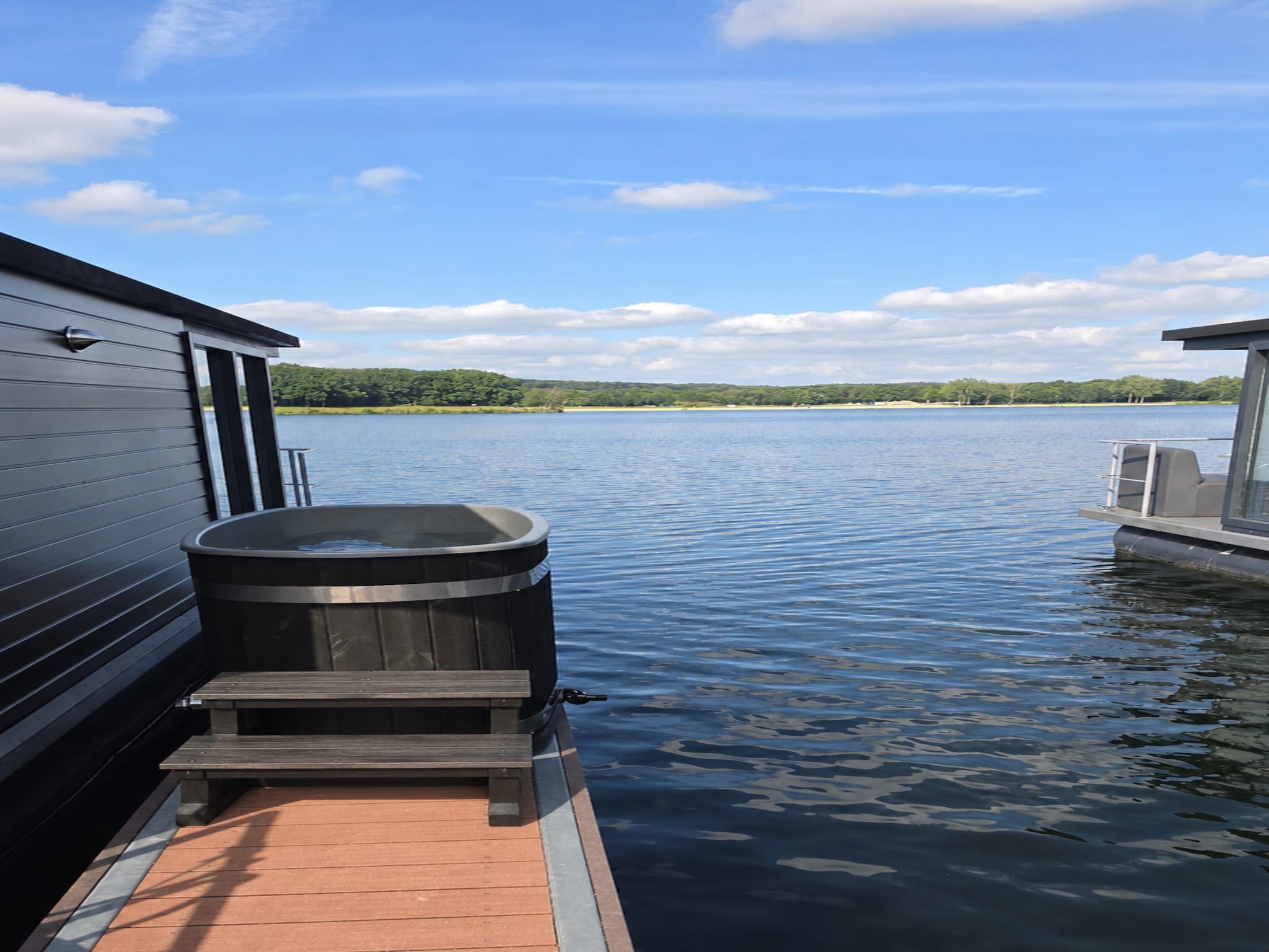 Wellness bij Houseboat Marina Mookerplas with Duo Hot Tub | 4 - 6 people in Middelaar