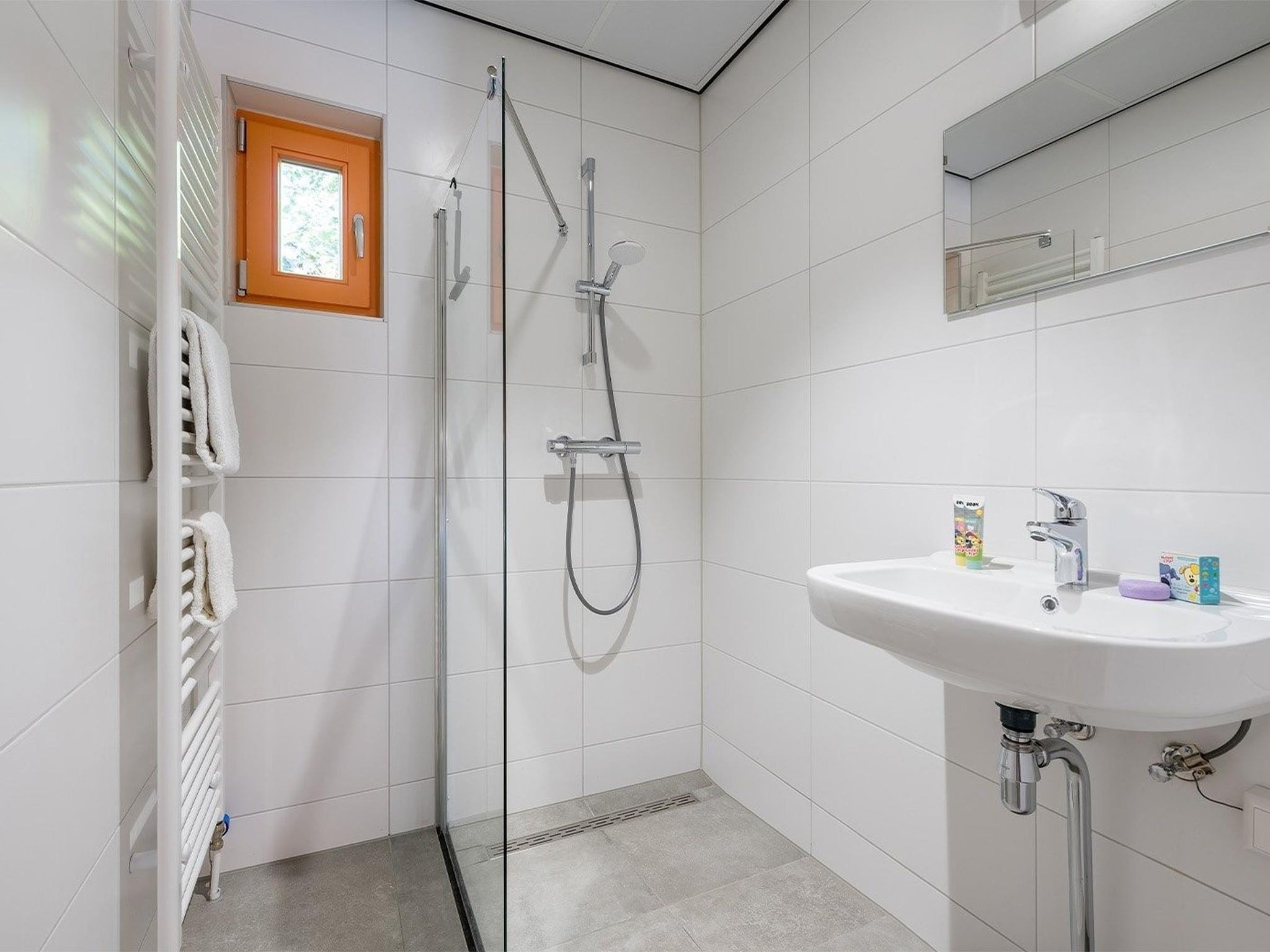 De badkamer van Woezel & Pip Lodge 6p - Met Speelkamer in Hoogerheide