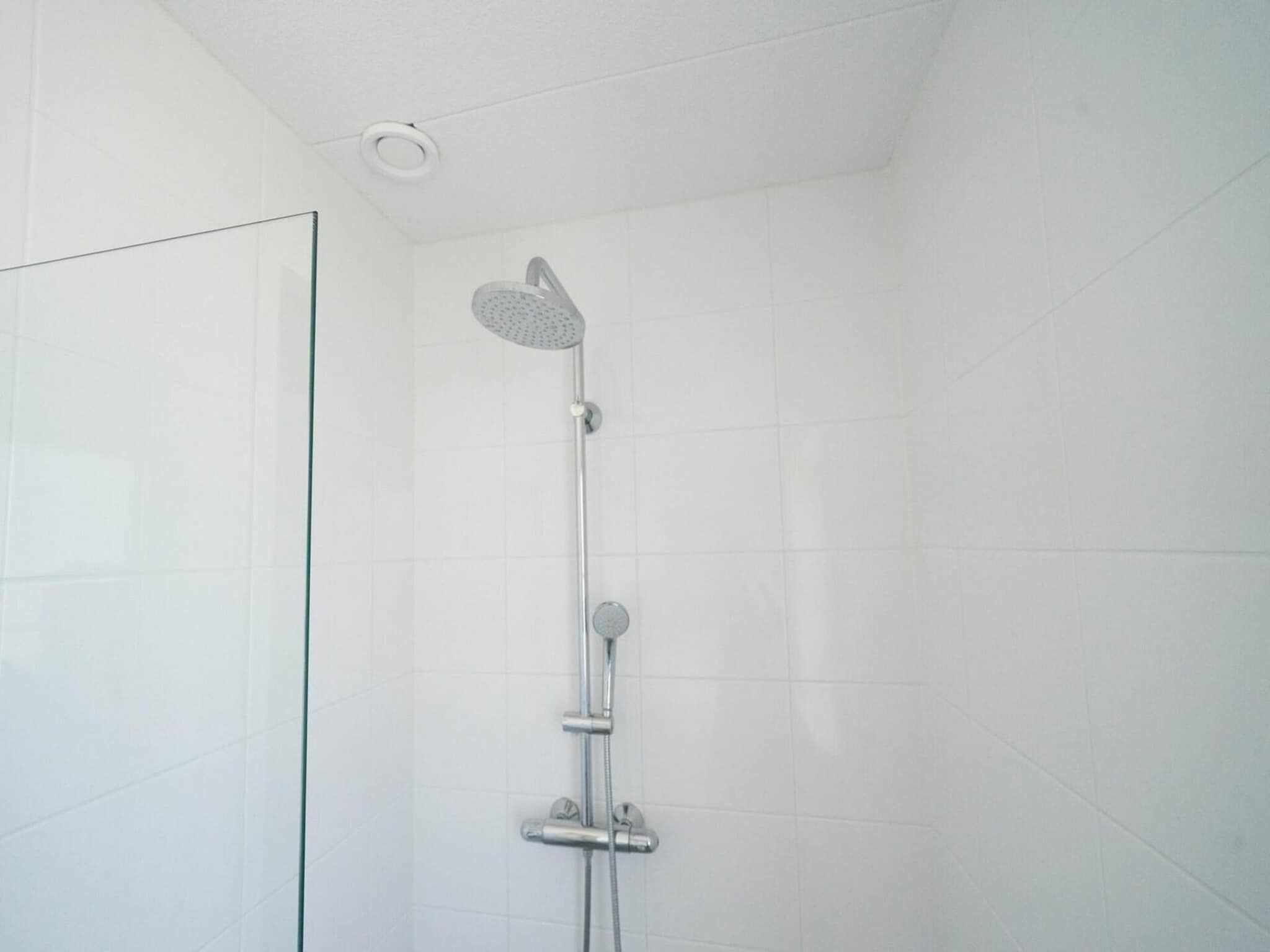 De badkamer van Florijn 6 in Uitdam