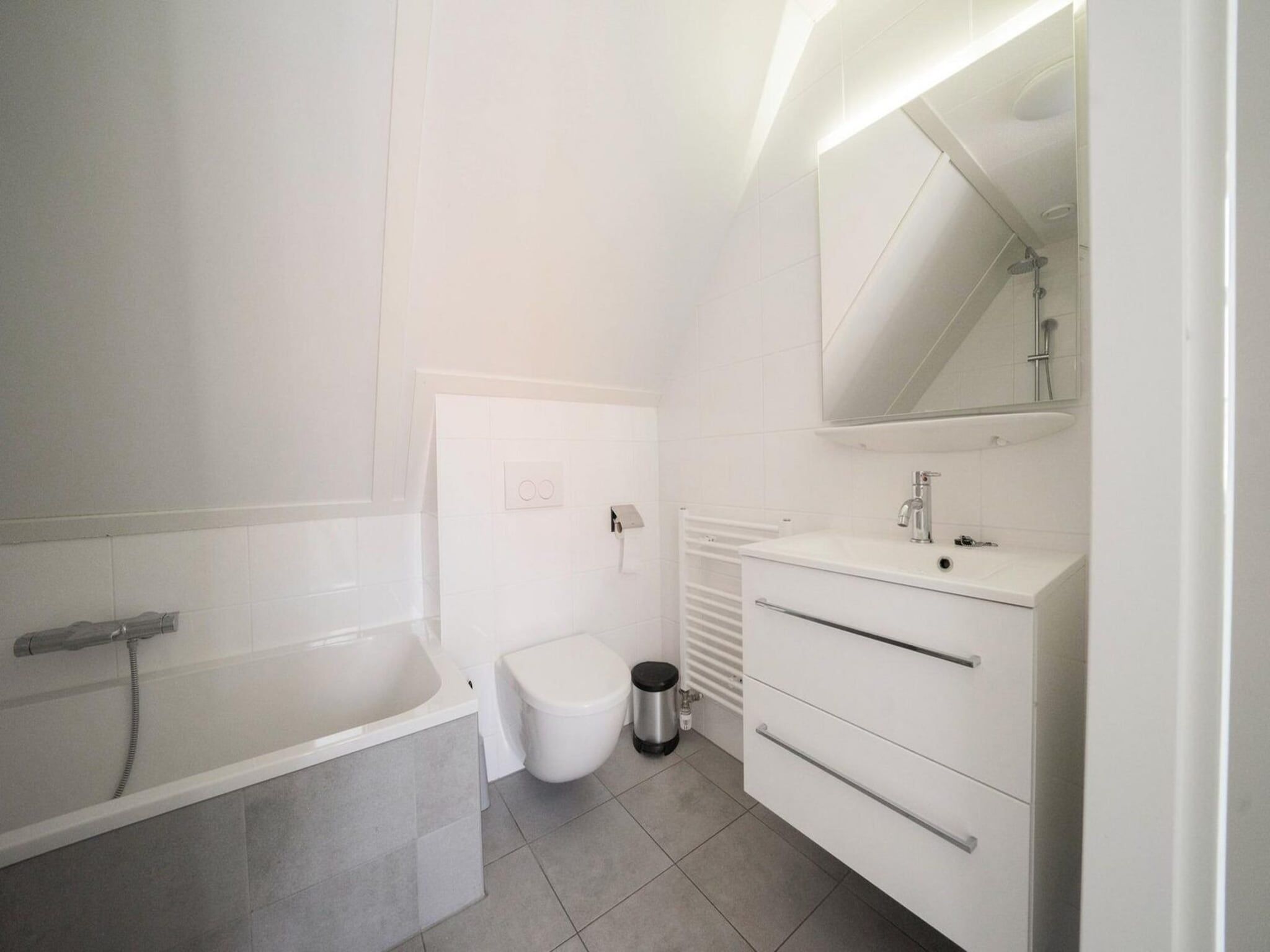 De badkamer van Florijn 6 in Uitdam