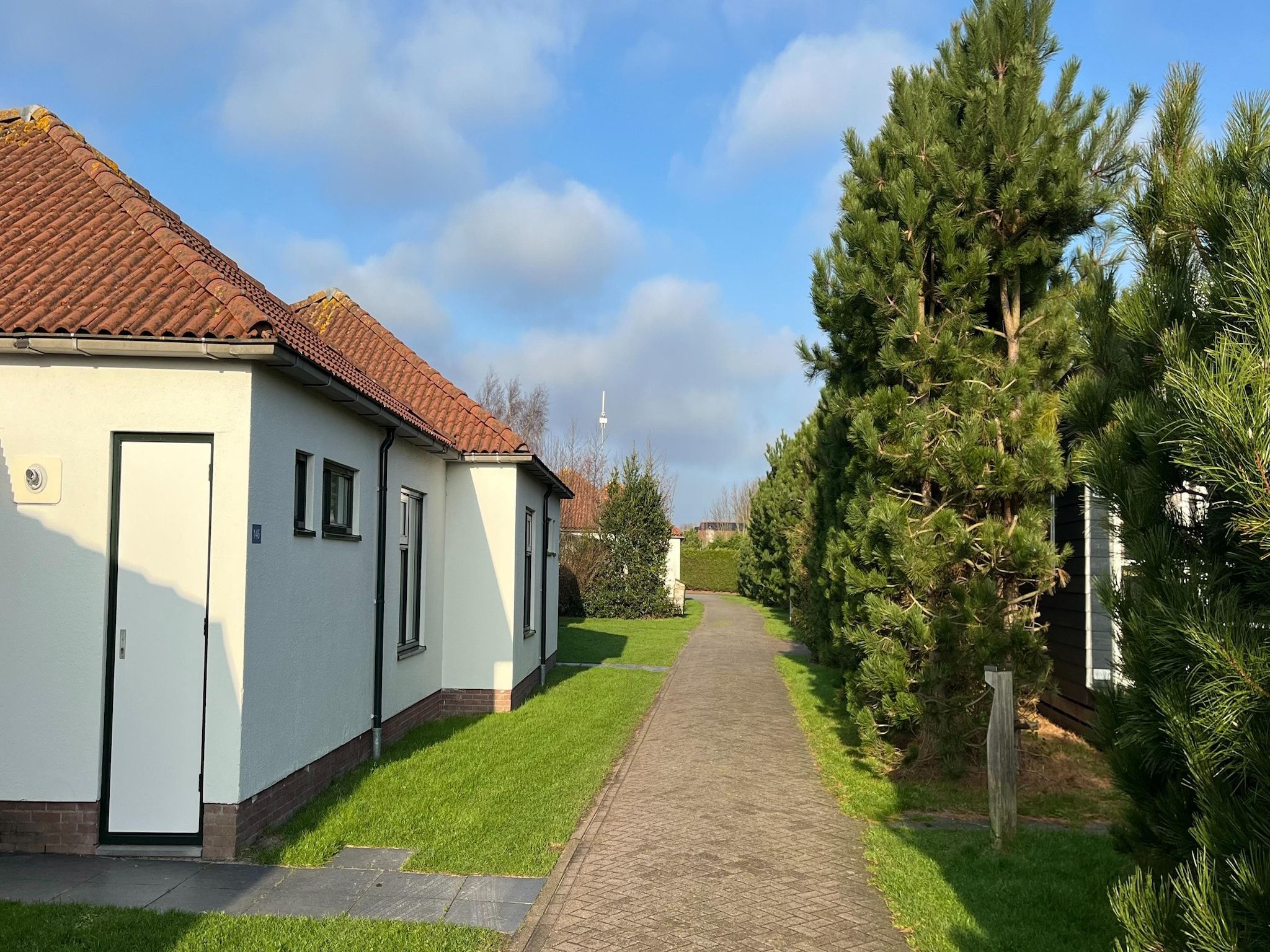 De buitenkant van Bungalow type 1 in Den Burg