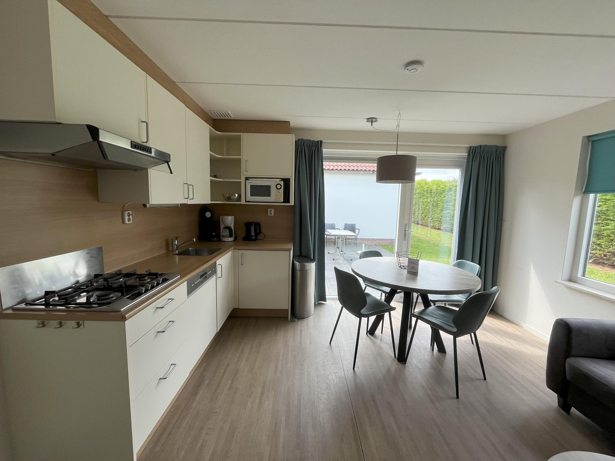 De woonkamer van Bungalow type 1 in Den Burg