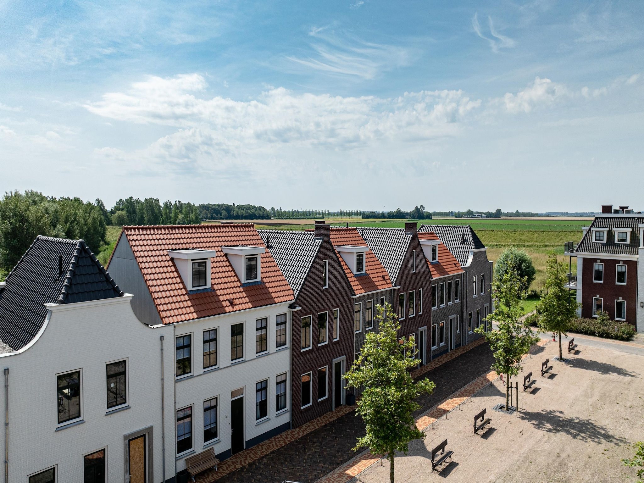 De buitenkant van Villa 10 - 12-persoons villa met buitenjacuzzi in Colijnsplaat