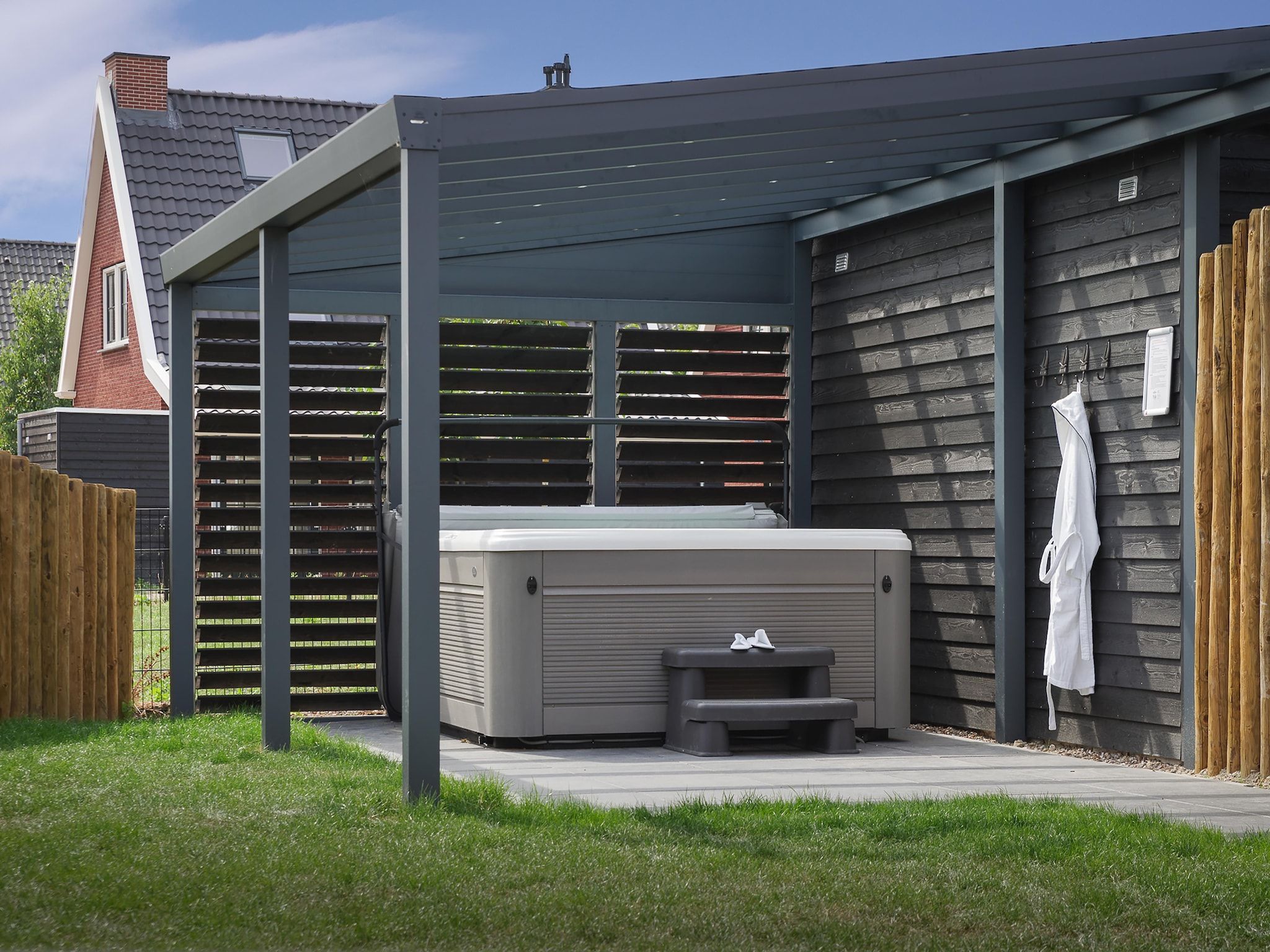 Wellness bij Villa 12 - 12-persoons villa met buitenjacuzzi in Colijnsplaat