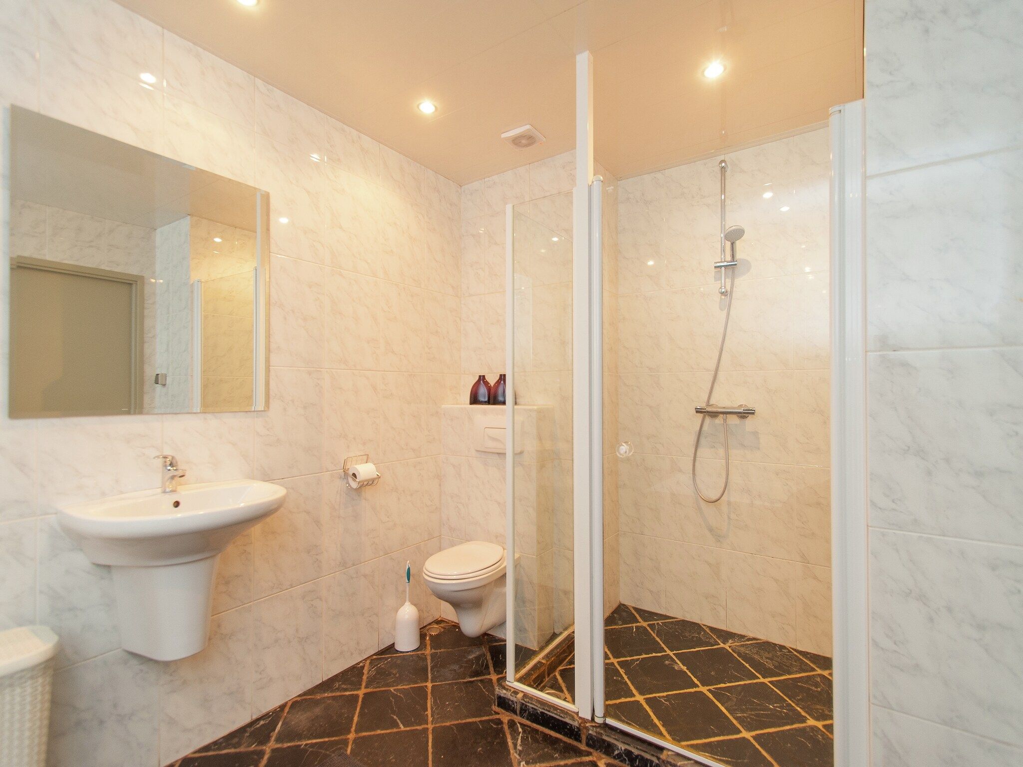 De badkamer van Haulervaart in Waskemeer