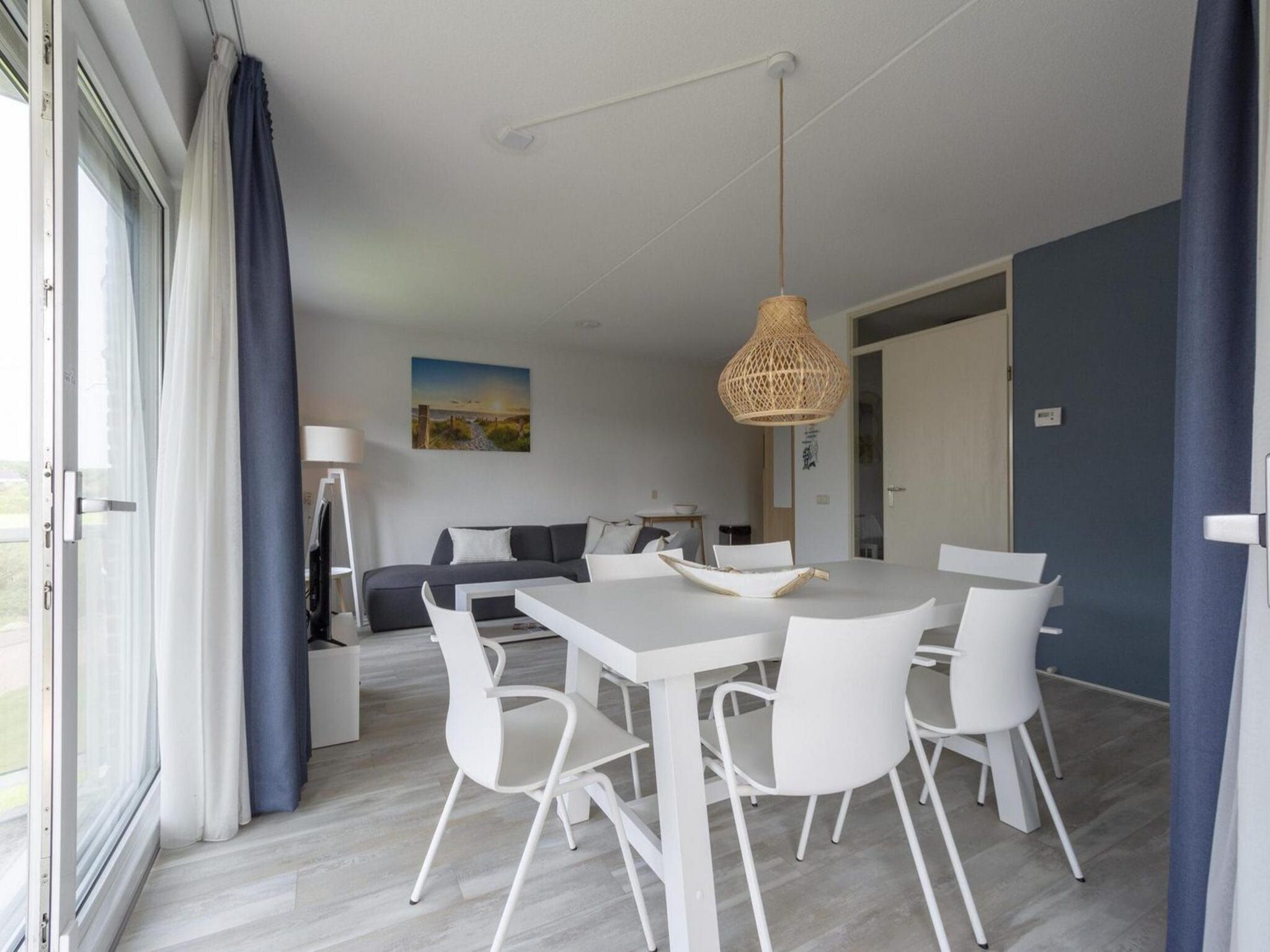 De eetkamer van Residence Juliana 58 | Julianadorp aan Zee | Balcony (copy) in Julianadorp