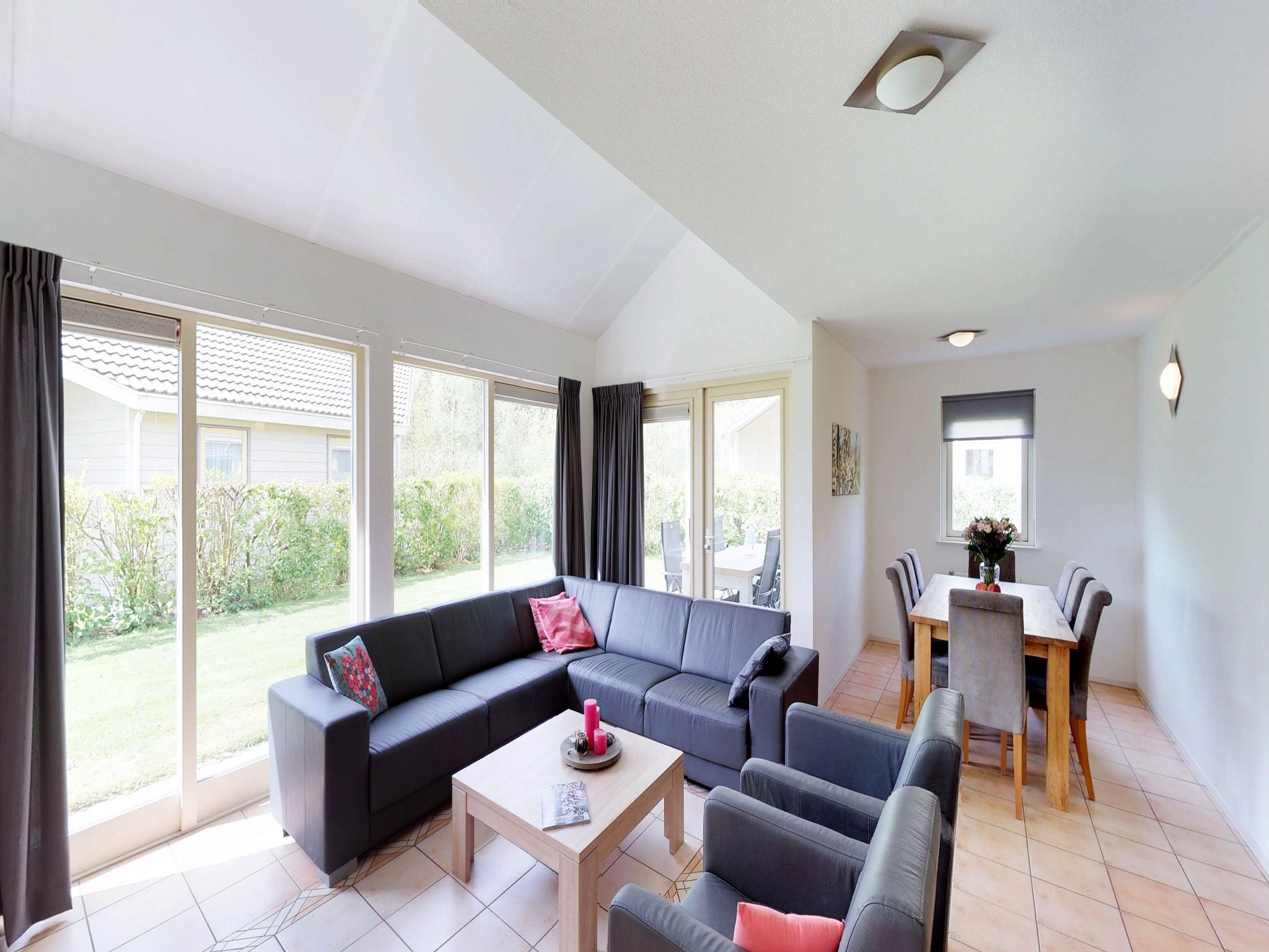 De woonkamer van Villapark de Paardekreek 5 in Kortgene