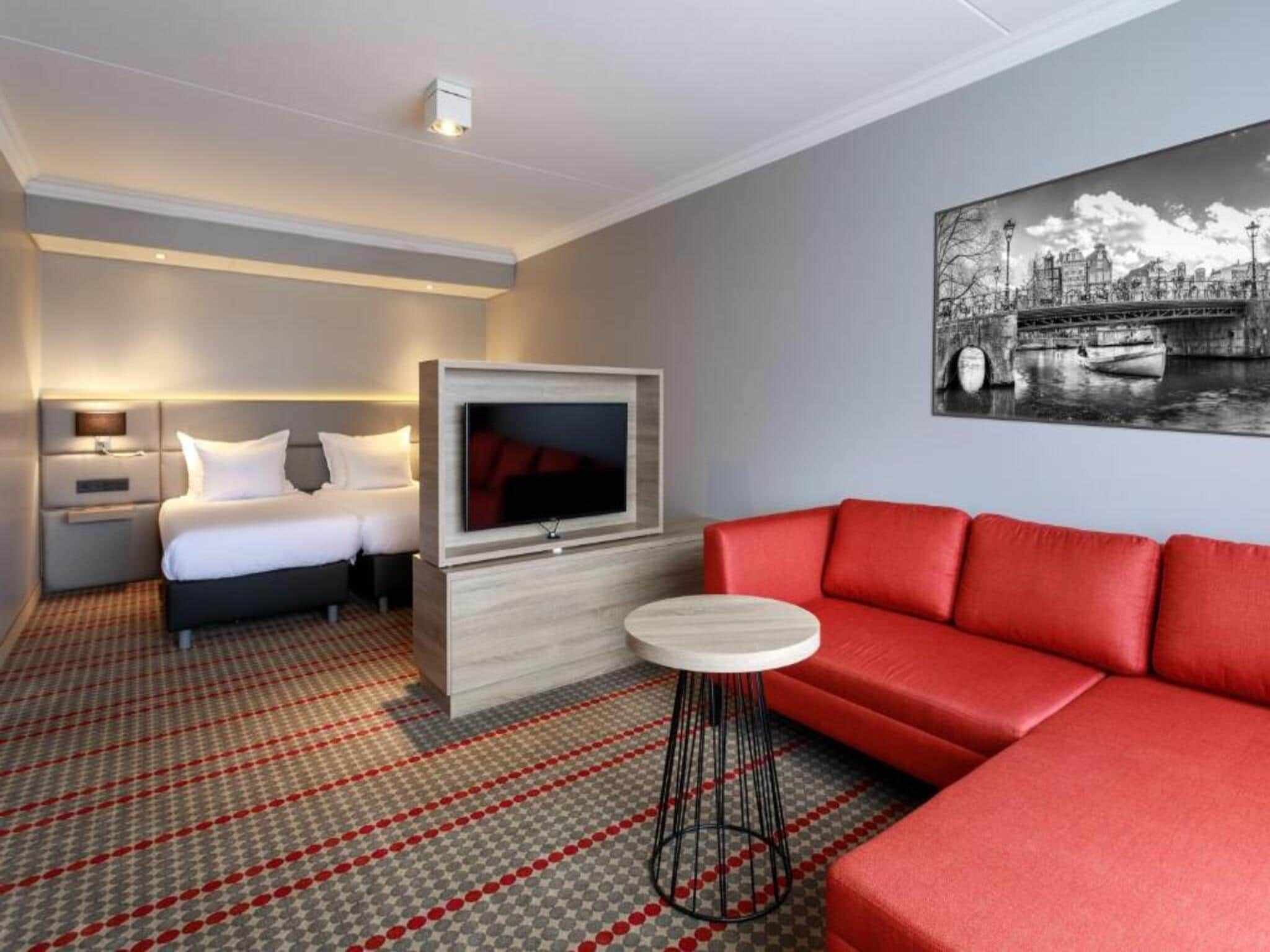 Een slaapkamer van Sunday Hotel Amsterdam Airport Schiphol in Badhoevedorp,
