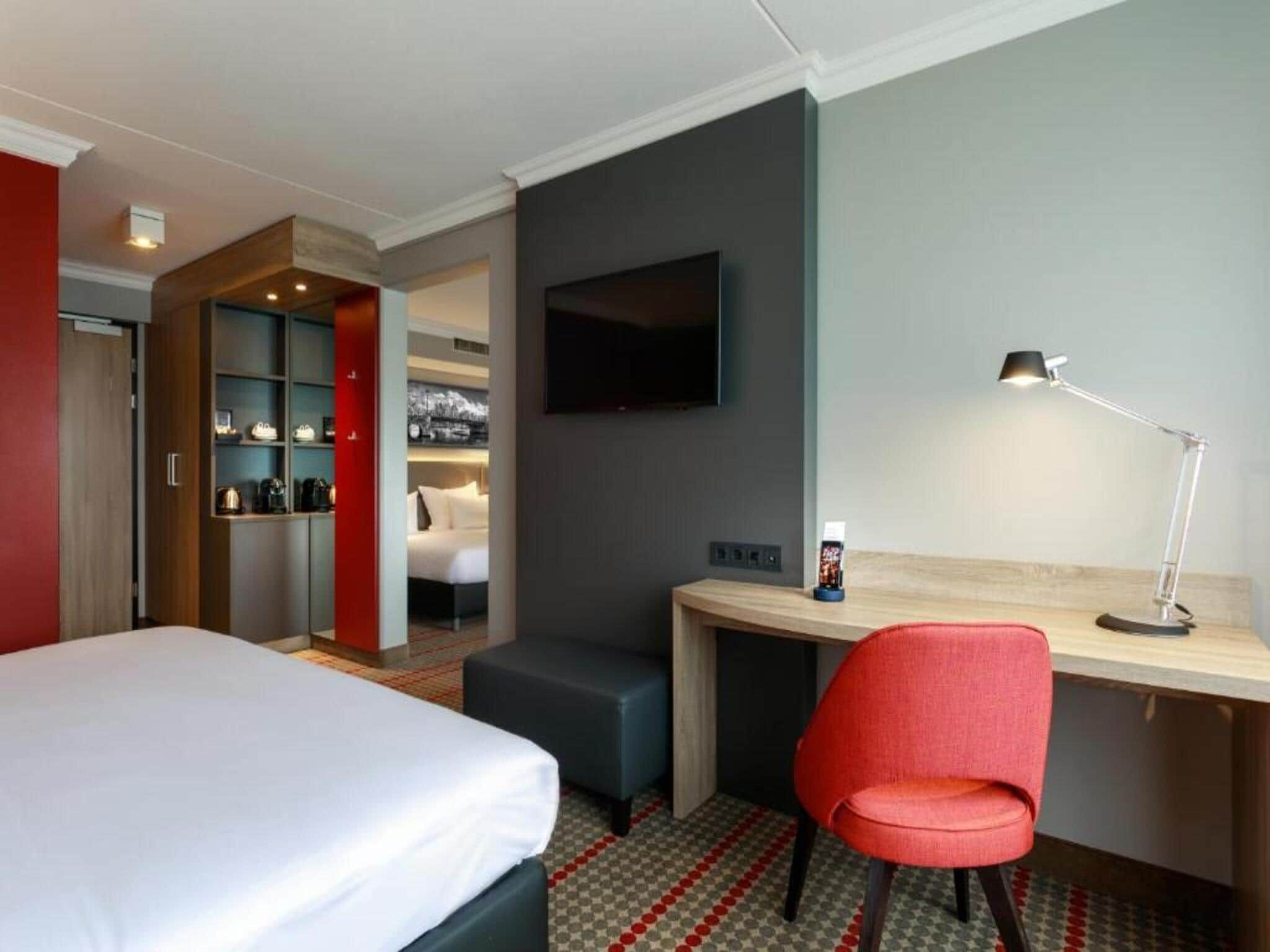 Een slaapkamer van Sunday Hotel Amsterdam Airport Schiphol in Badhoevedorp,
