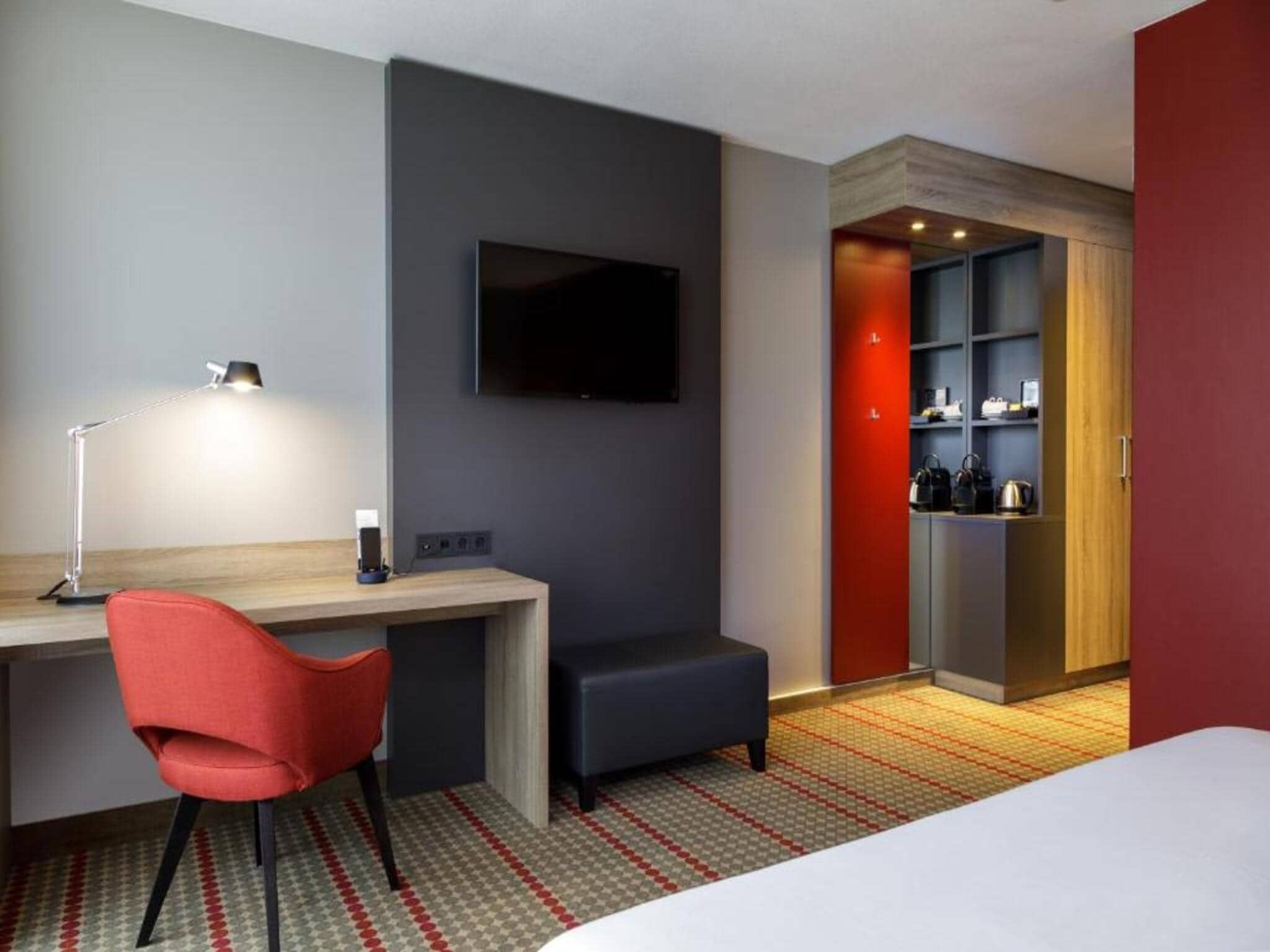 Een slaapkamer van Sunday Hotel Amsterdam Airport Schiphol in Badhoevedorp,