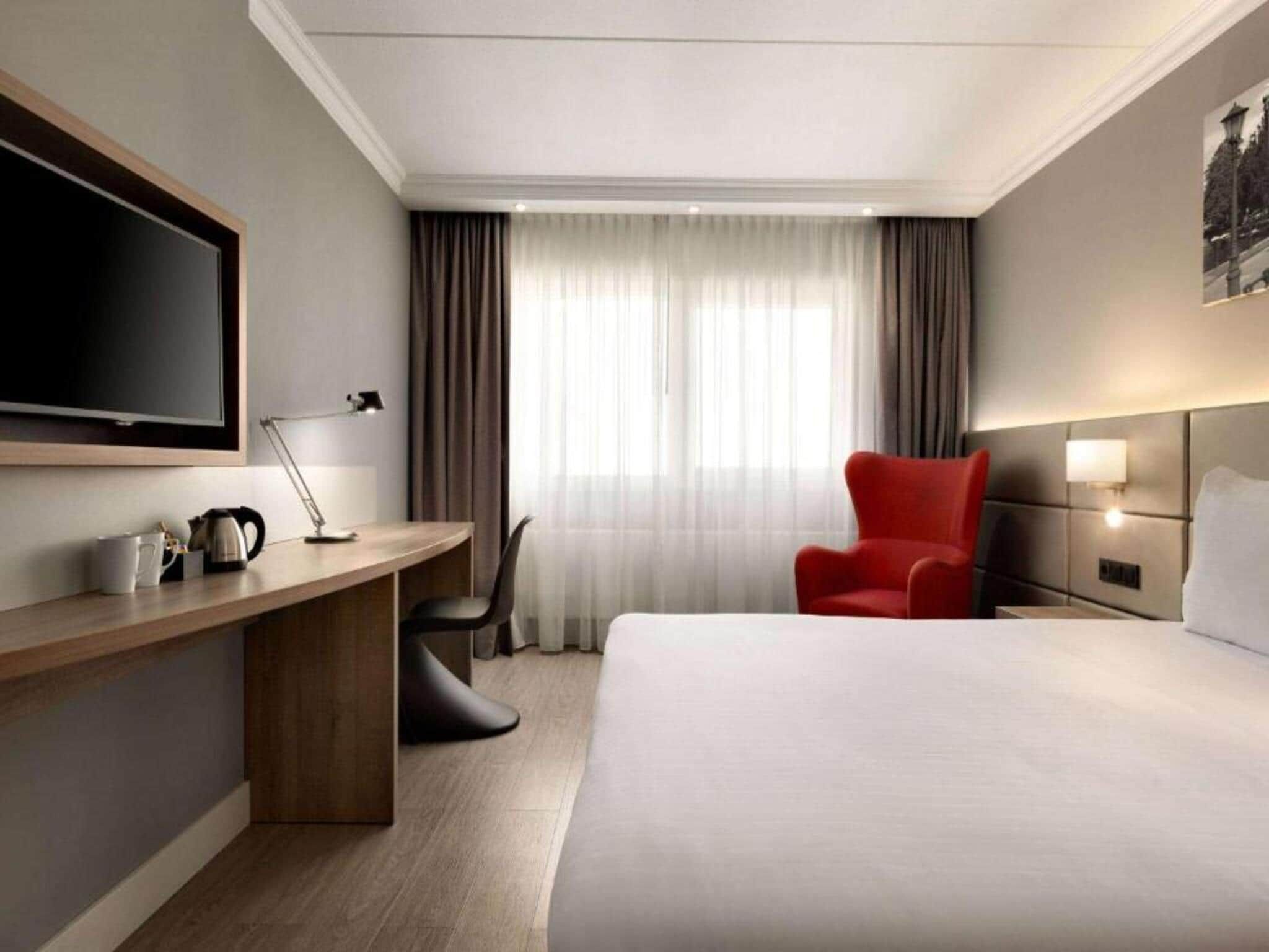 Een slaapkamer van Sunday Hotel Amsterdam Airport Schiphol in Badhoevedorp,