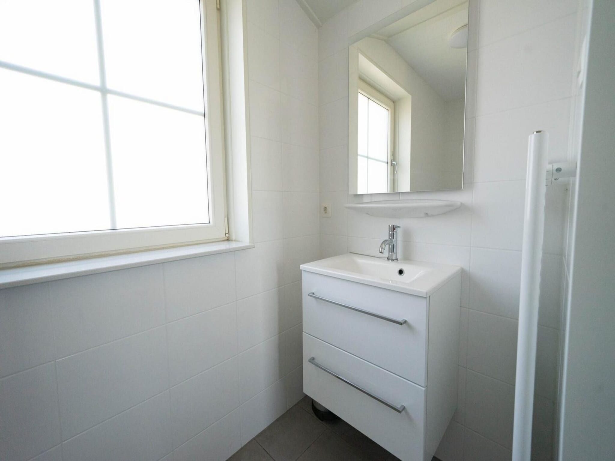De badkamer van 	Florijn 6 in Uitdam