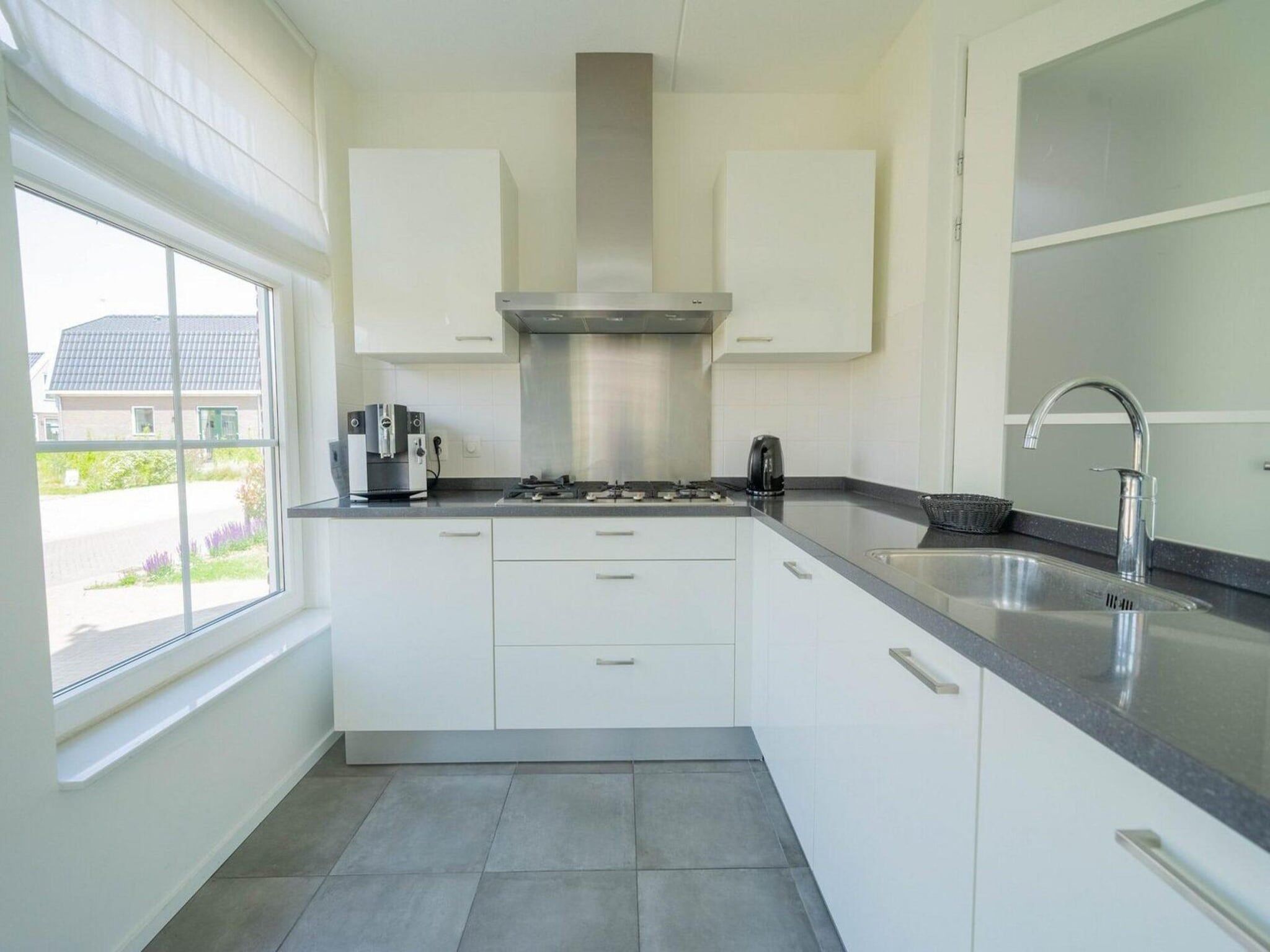 De keuken van 	Florijn 6 in Uitdam