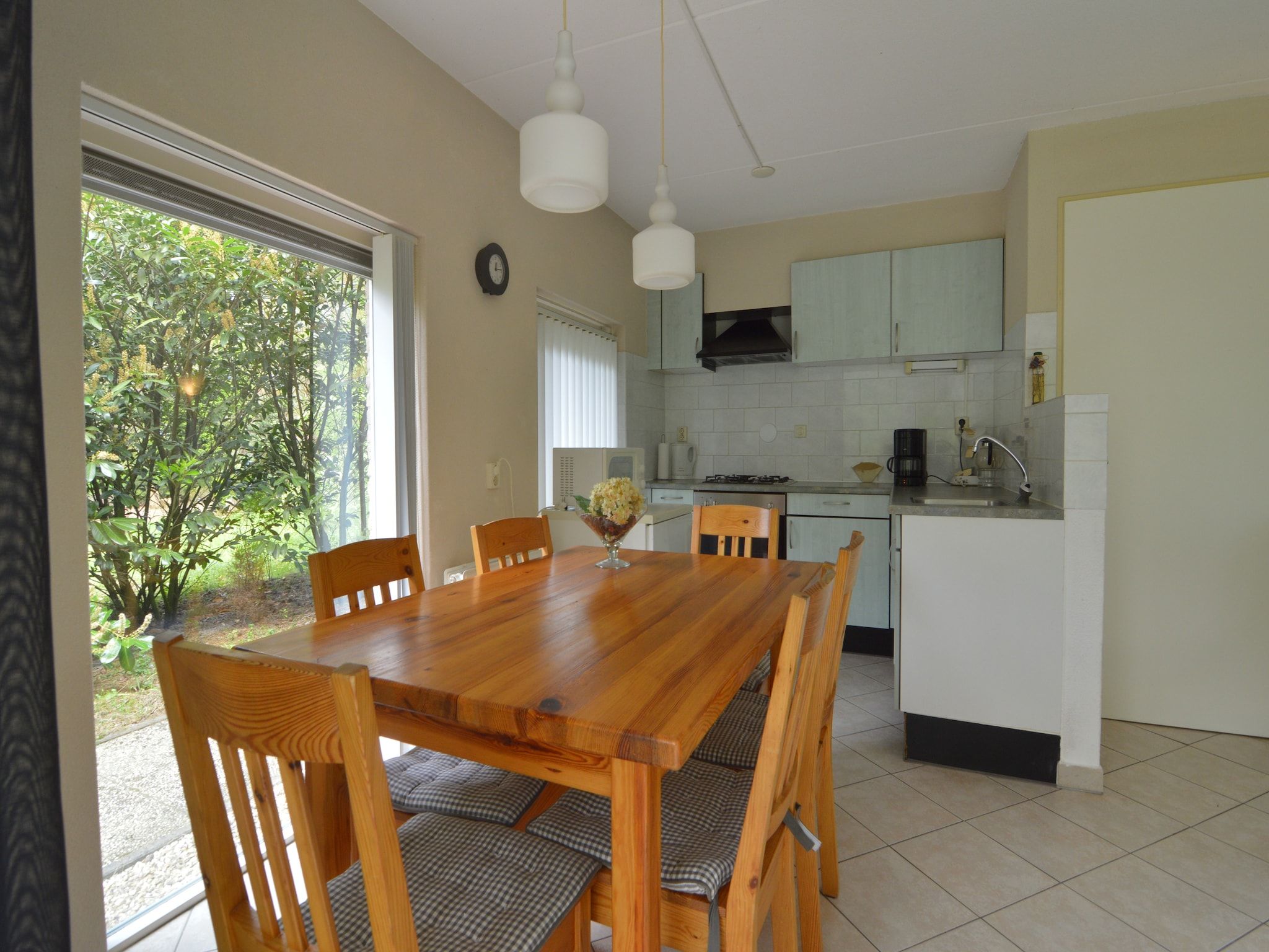 De eetkamer van Dapama in Beerze