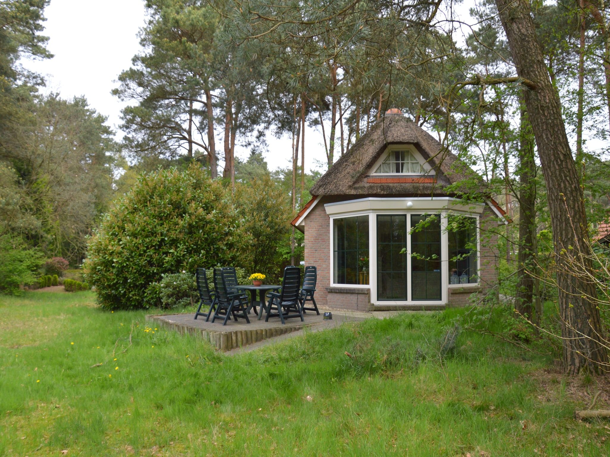 De buitenkant van Dapama in Beerze