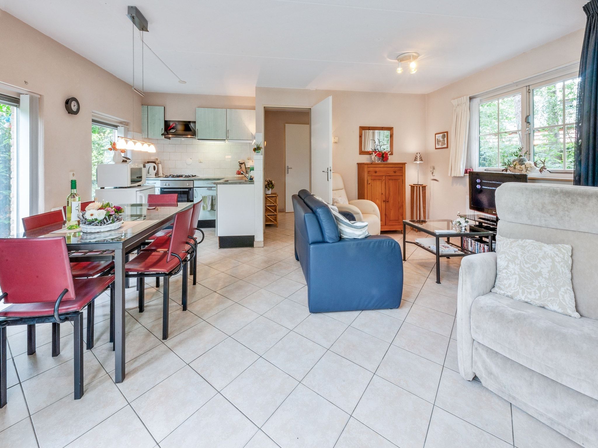 De woonkamer van Dapama in Beerze