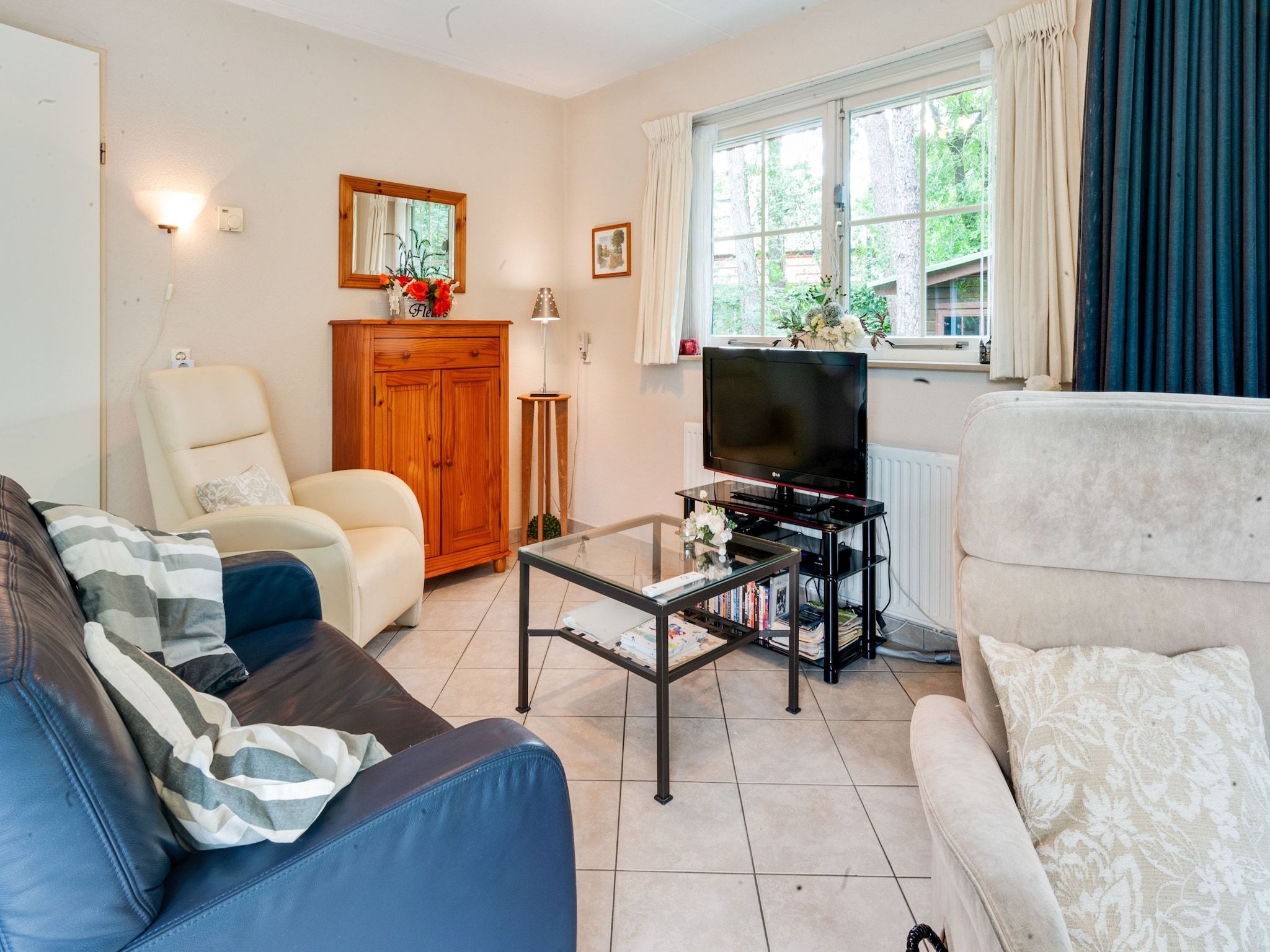 De woonkamer van Dapama in Beerze