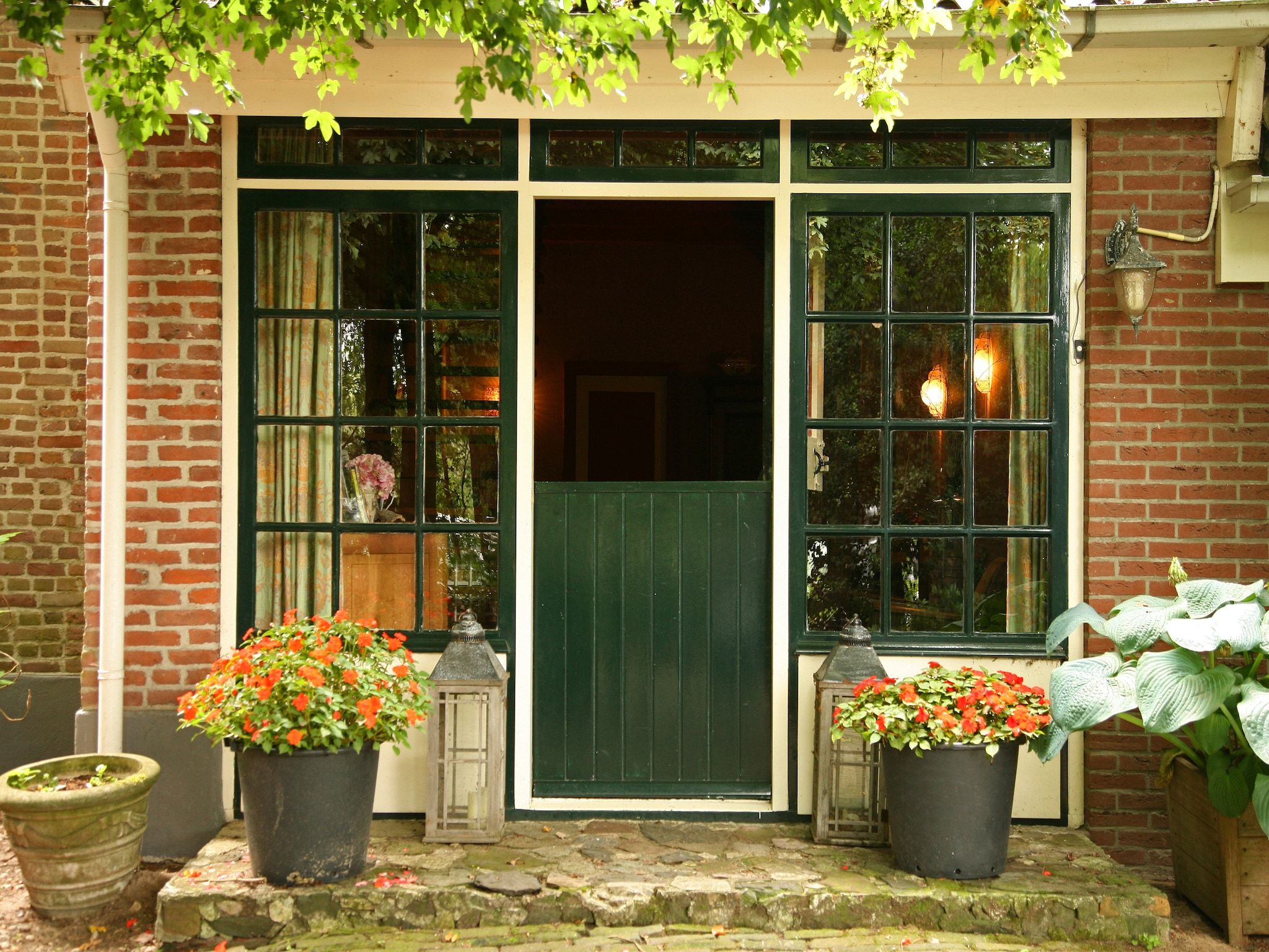 De buitenkant van De Eekhorst in Balkbrug