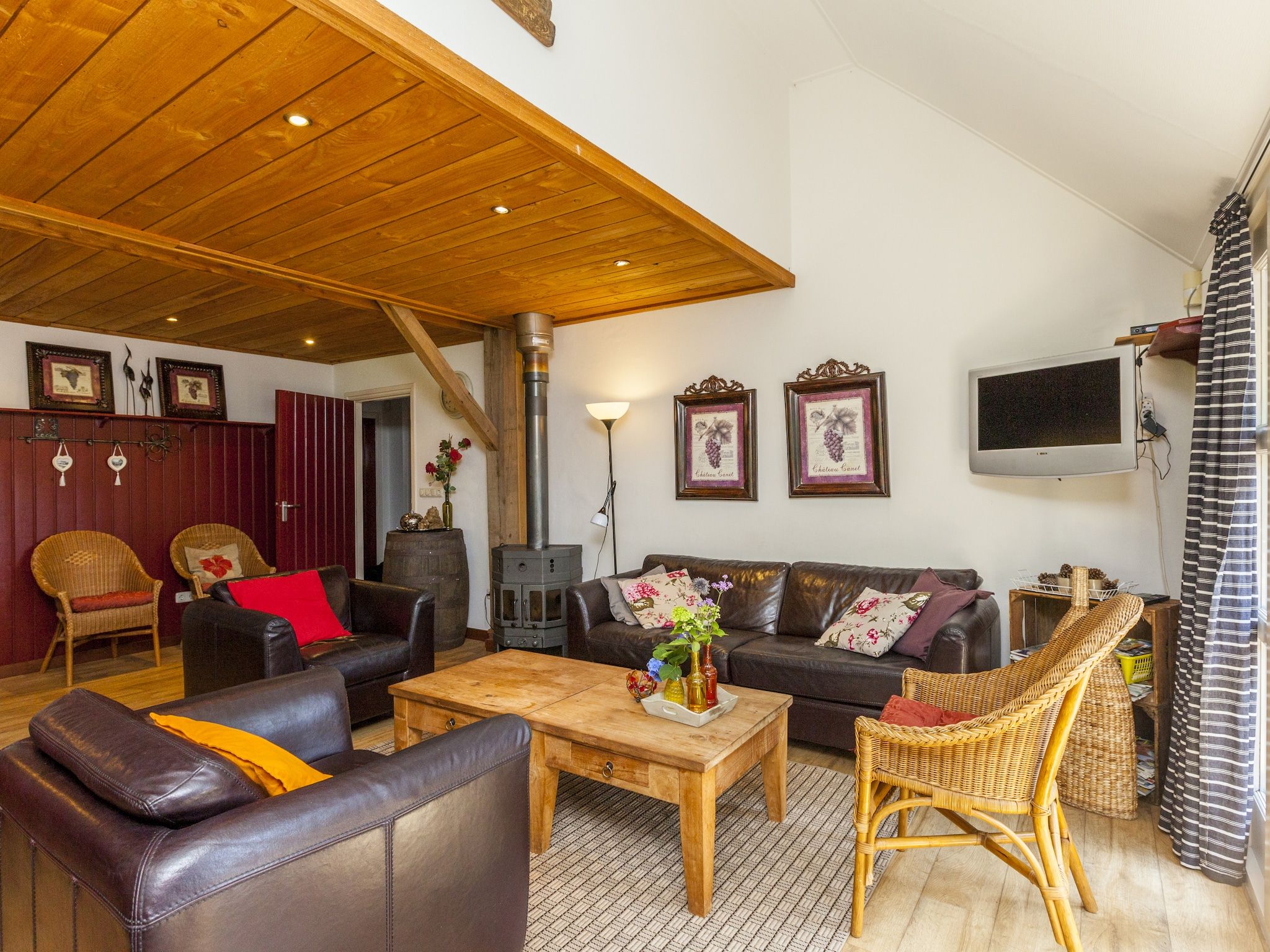 De woonkamer van De Hytte in Balkbrug