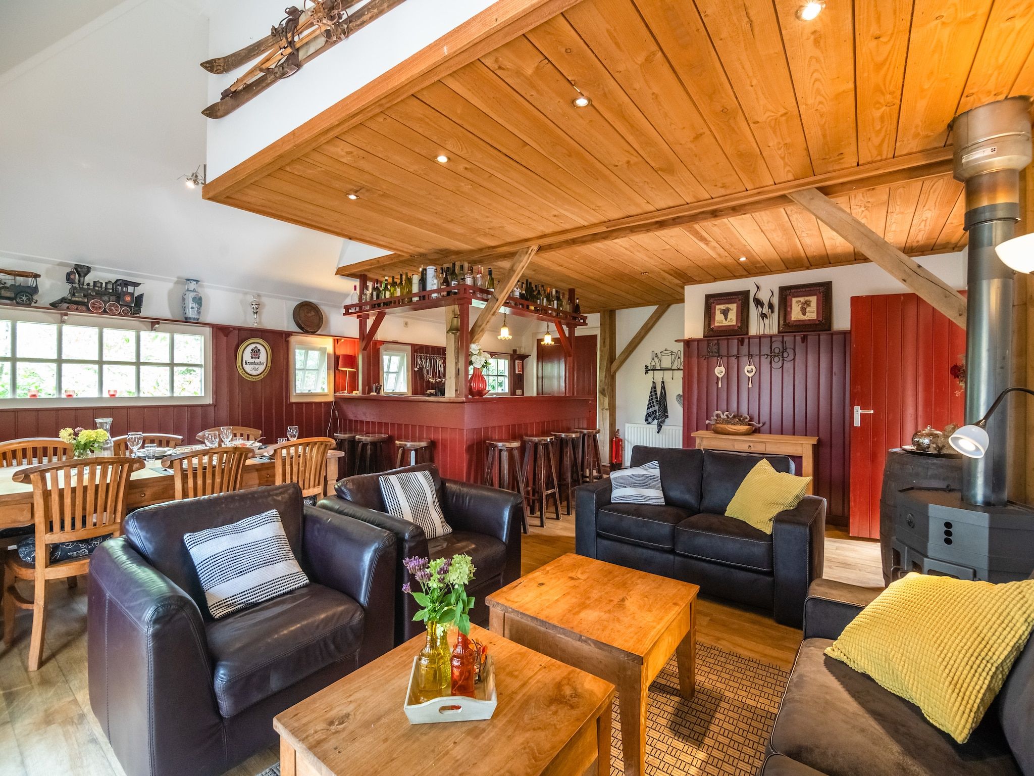 De woonkamer van De Hytte in Balkbrug