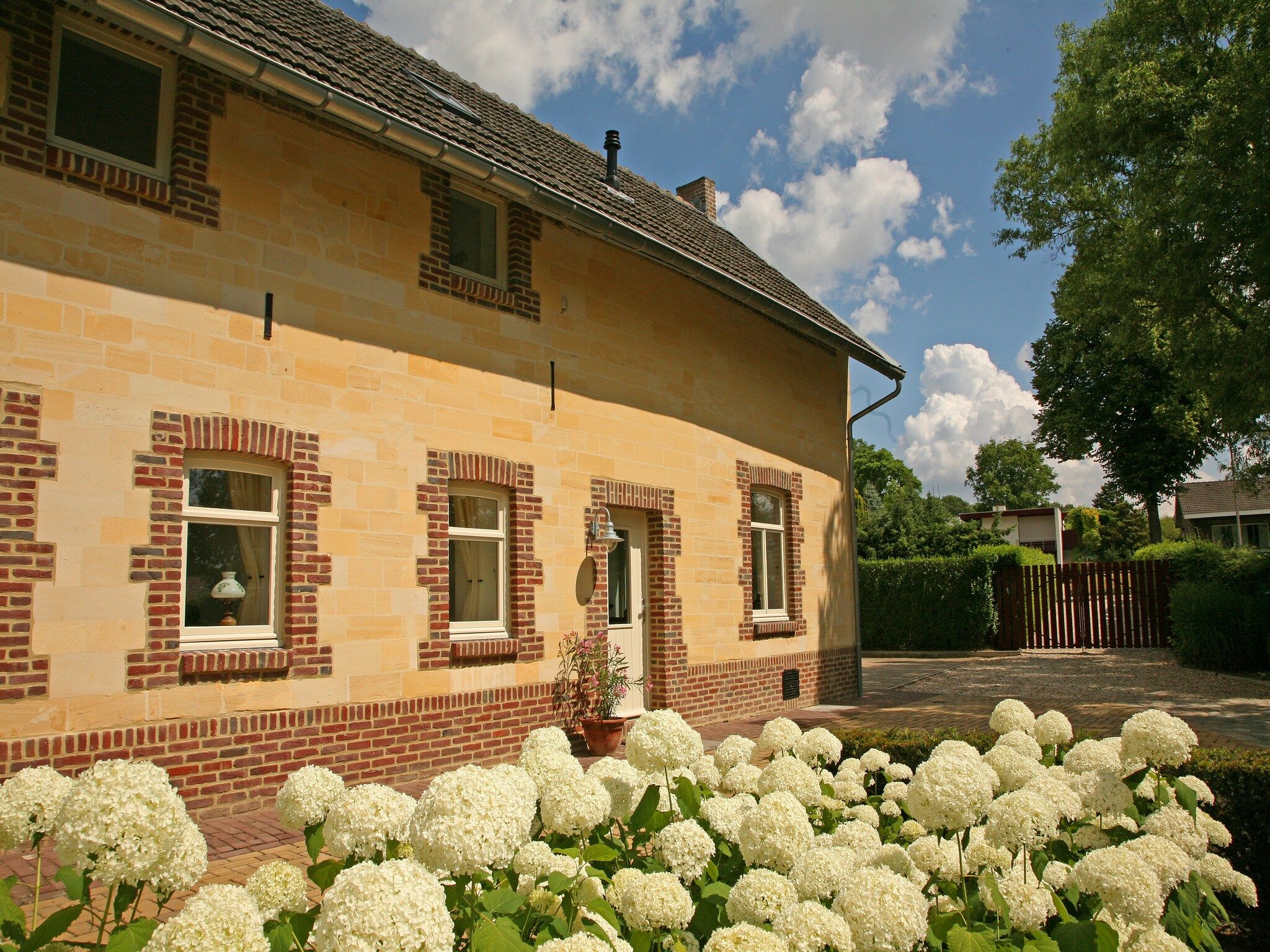 De buitenkant van Hoeve in gunne winkel 2 in Wijlre