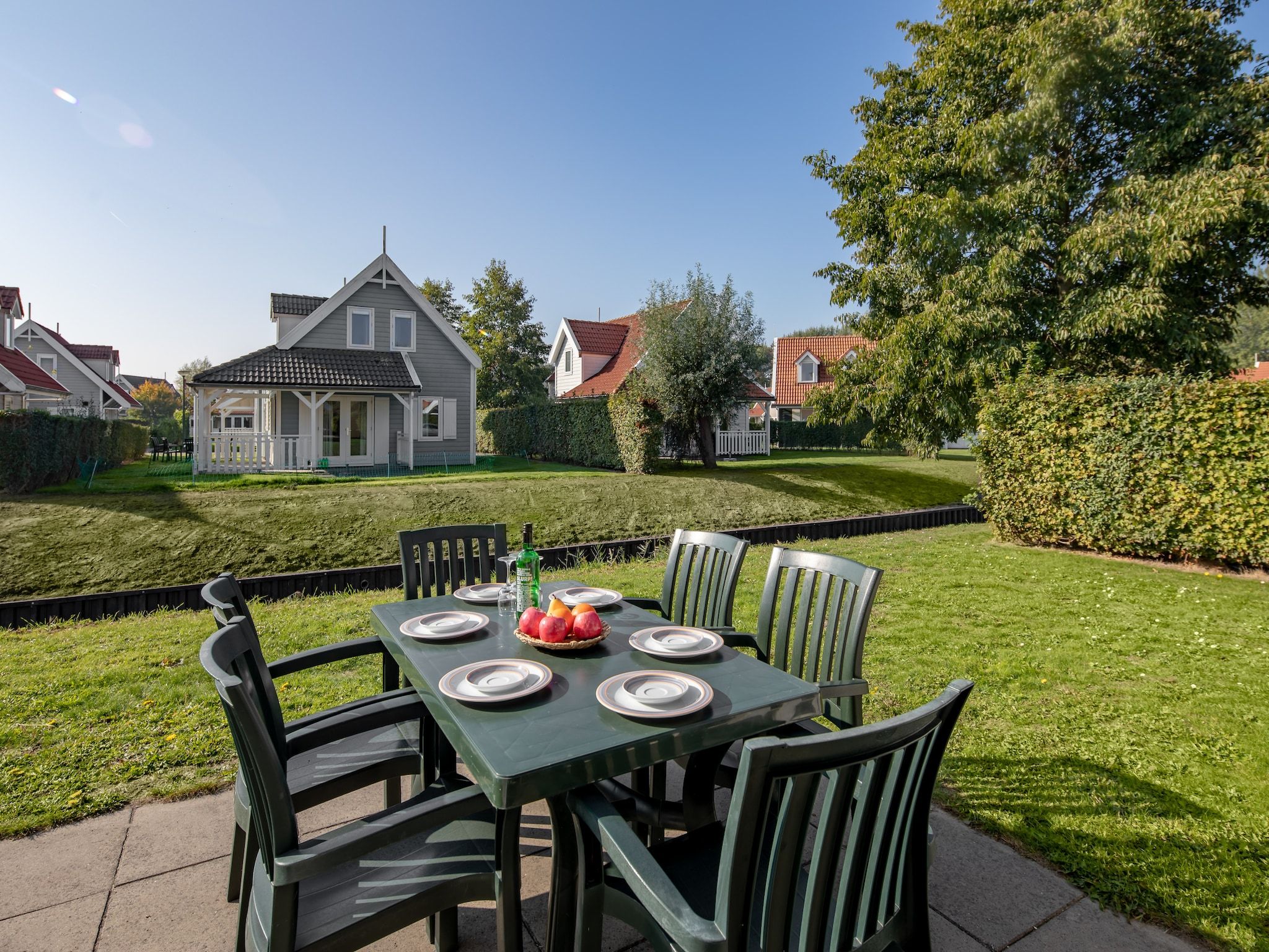 Het terras van Aquadelta 18 in Bruinisse