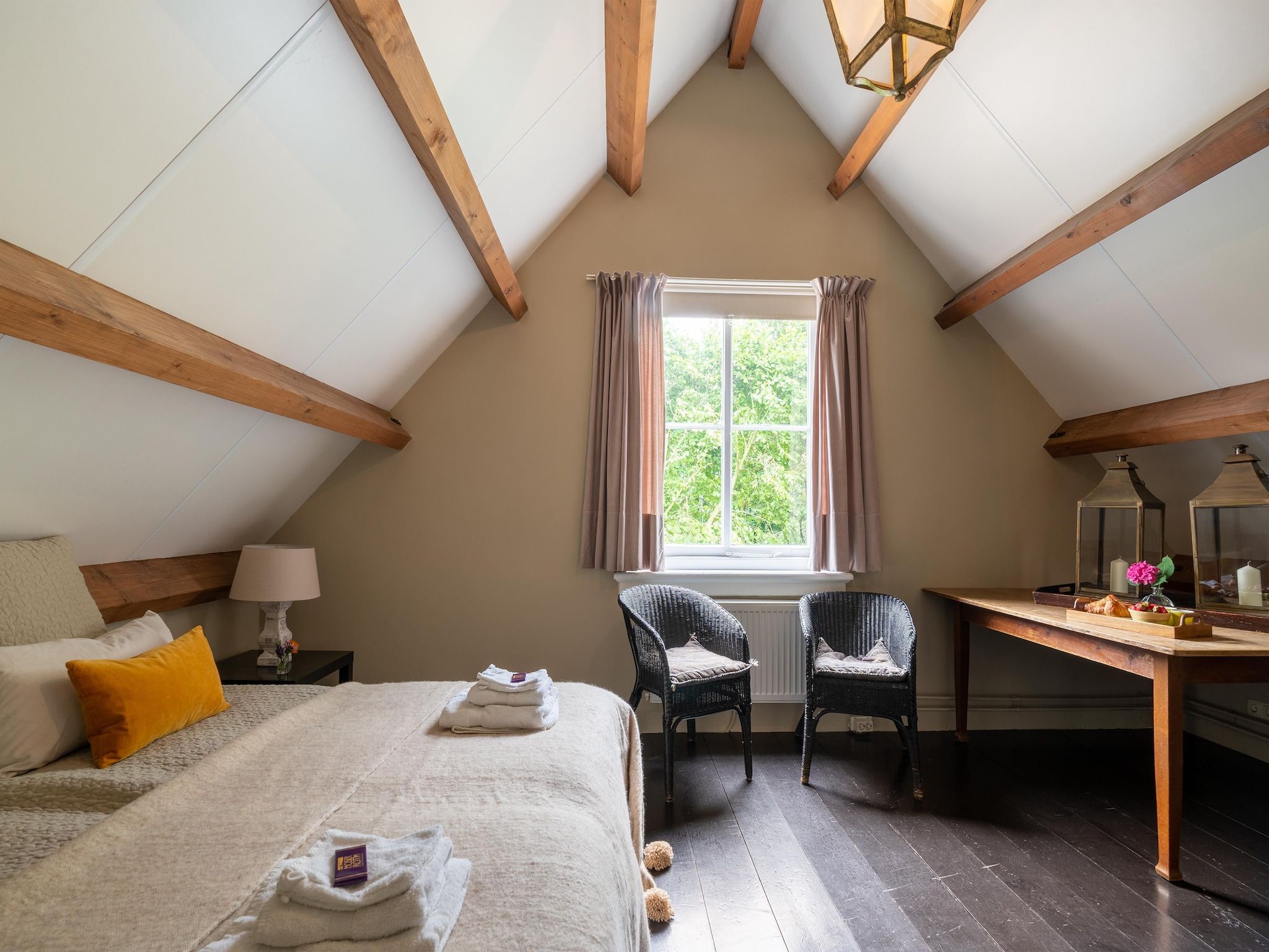 Een slaapkamer van Koetshuis 't Geyn-Landgoed Noordenhoek in Deil