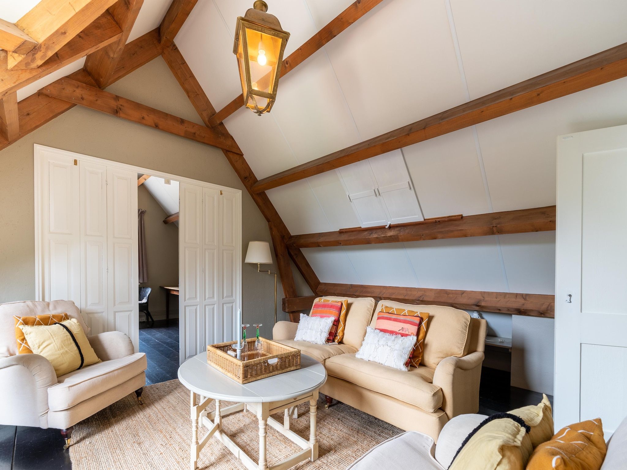 De woonkamer van Koetshuis 't Geyn-Landgoed Noordenhoek in Deil