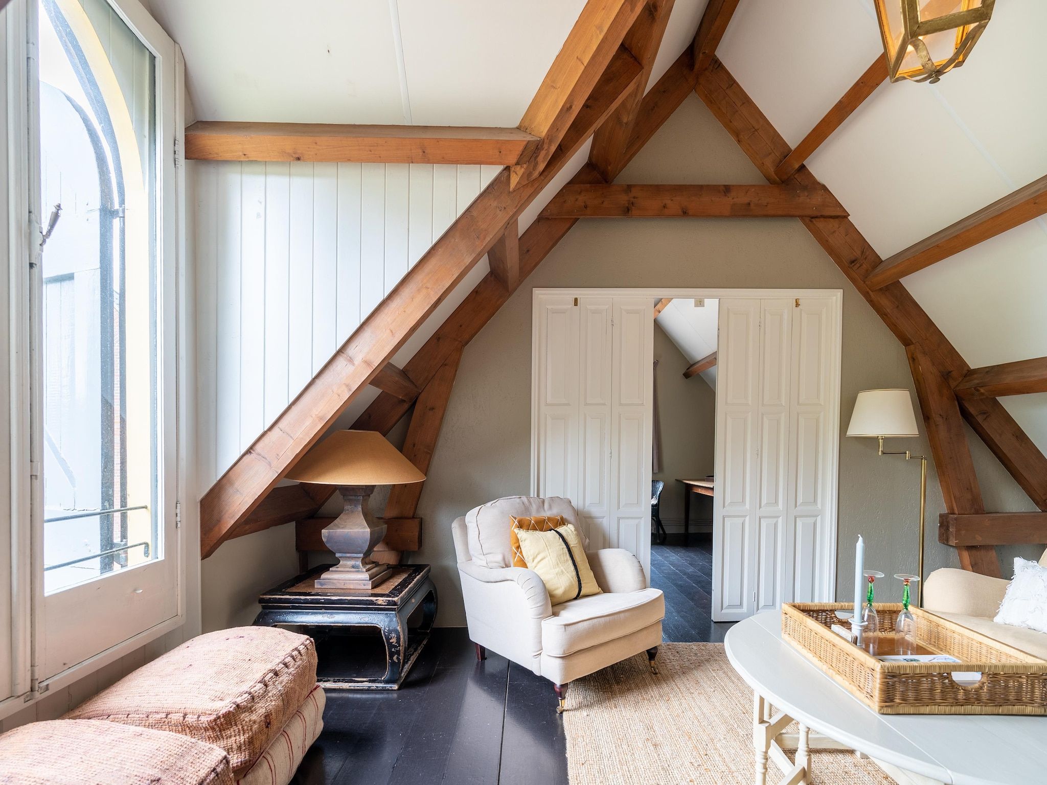 De woonkamer van Koetshuis 't Geyn-Landgoed Noordenhoek in Deil