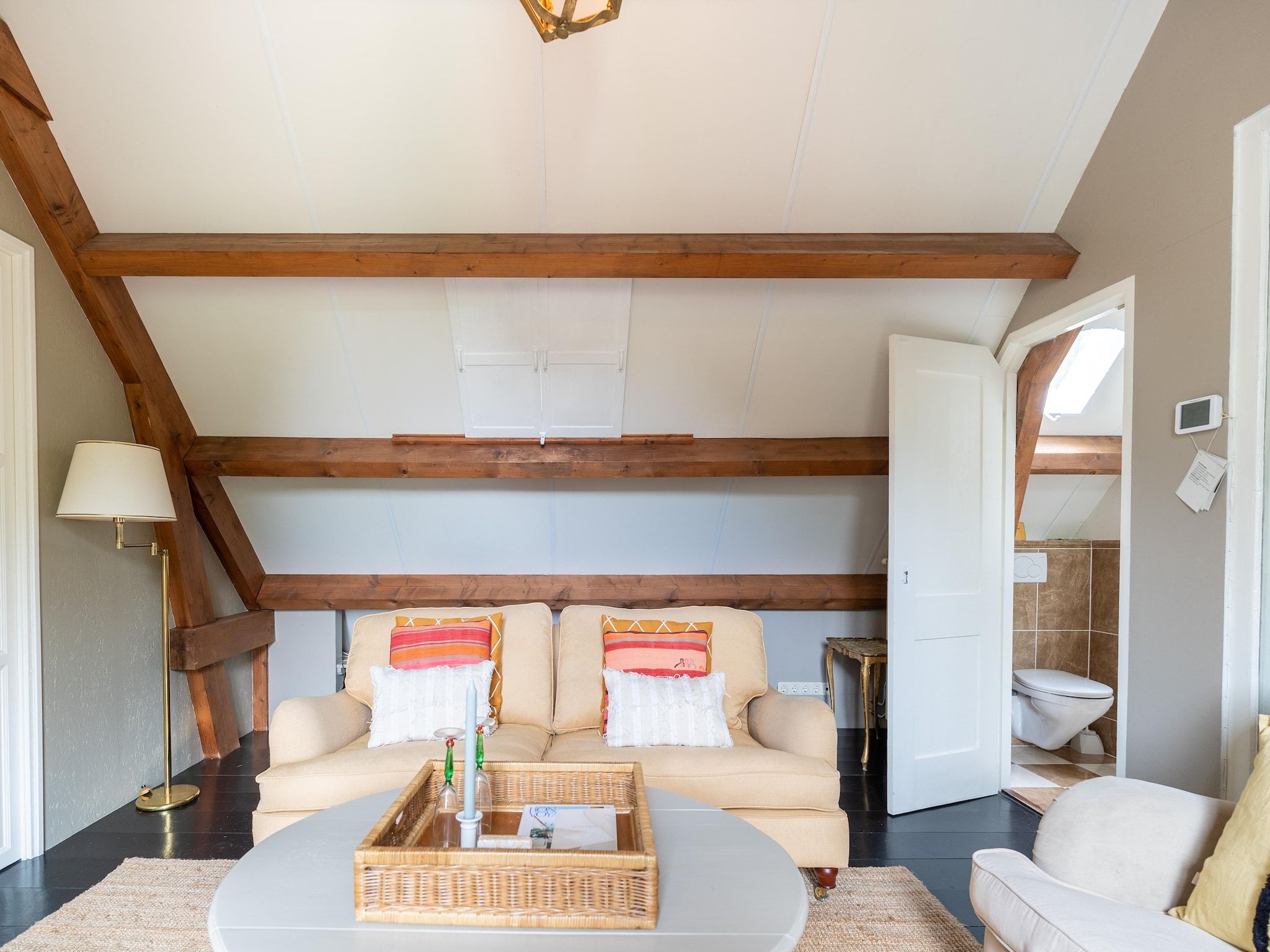 De woonkamer van Koetshuis 't Geyn-Landgoed Noordenhoek in Deil