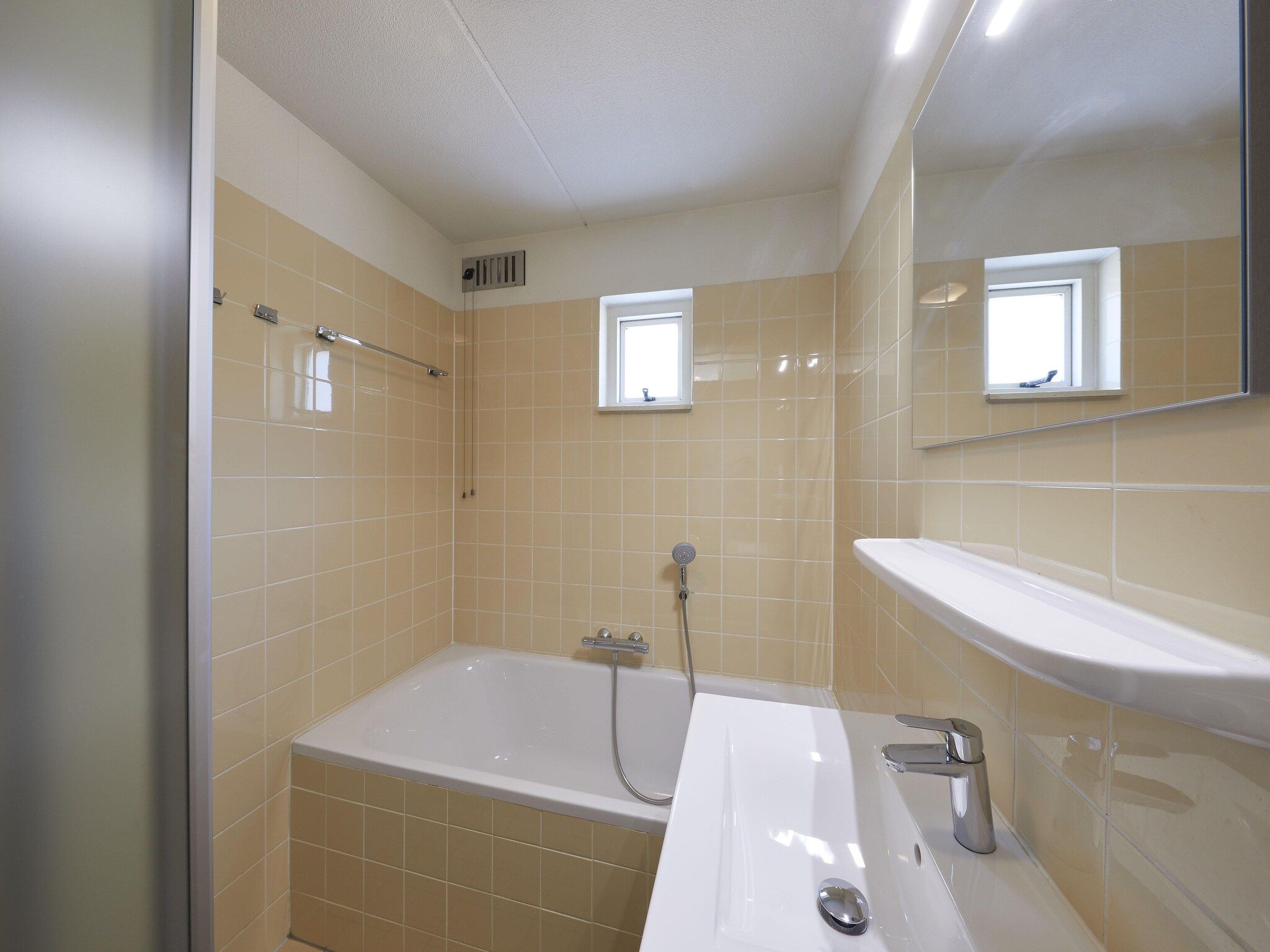 De badkamer van Vakantiepark Kijkduin 2 in Den Haag