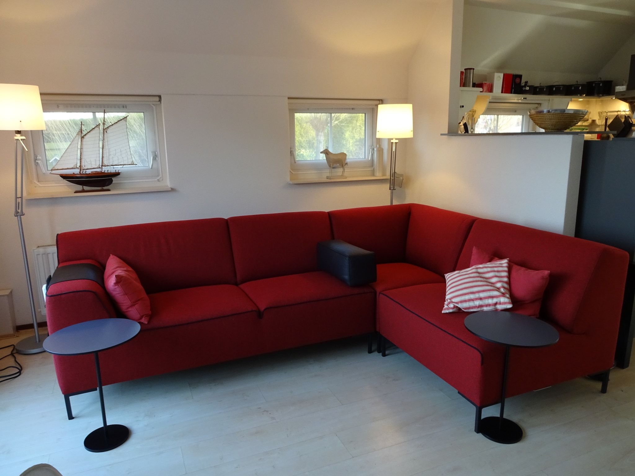 De woonkamer van Villa ten Hoeve in Steendam