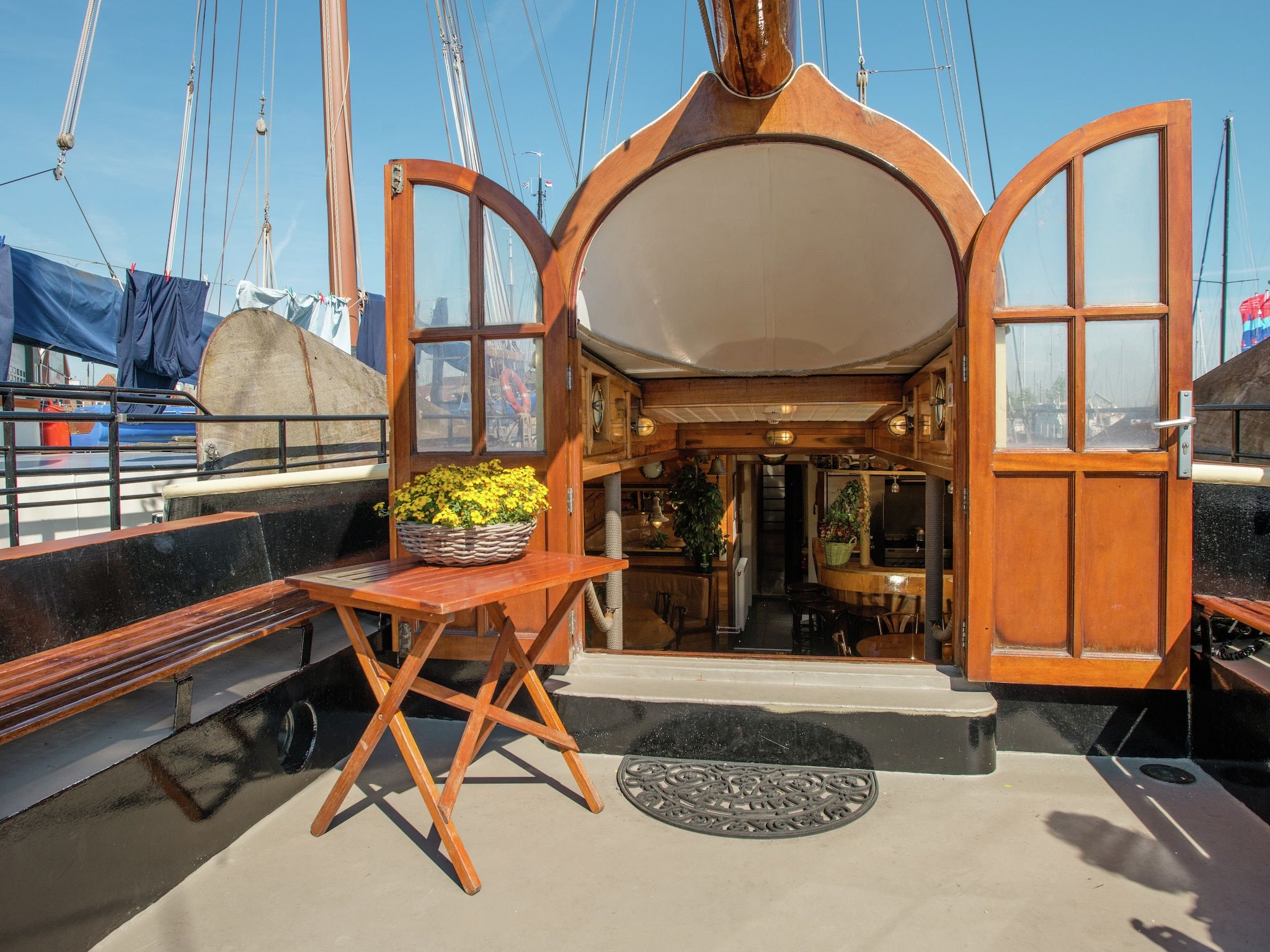 Het terras van Korevaer in Leiden