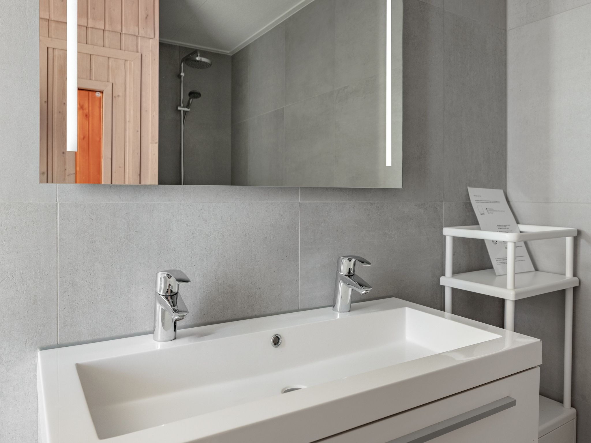 De badkamer van Roompot Beach Resort 4 in Kamperland