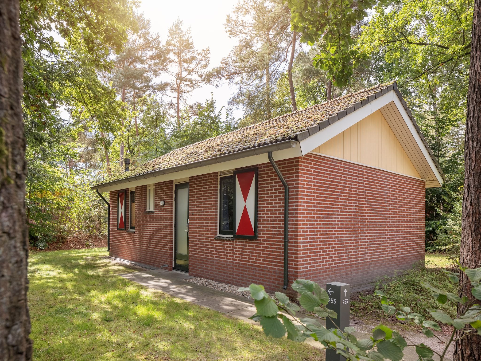 De buitenkant van Bospark Lunsbergen 7 in Borger