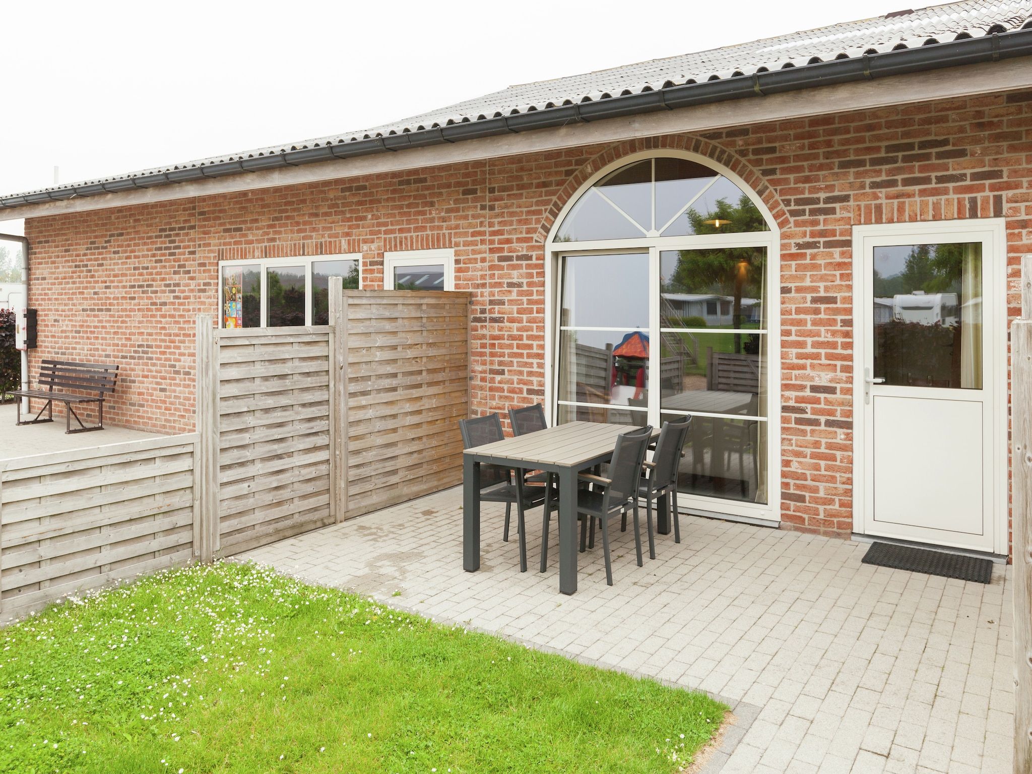 De buitenkant van Het Platte Putje - Huisdiervrij - nr4 in Groede