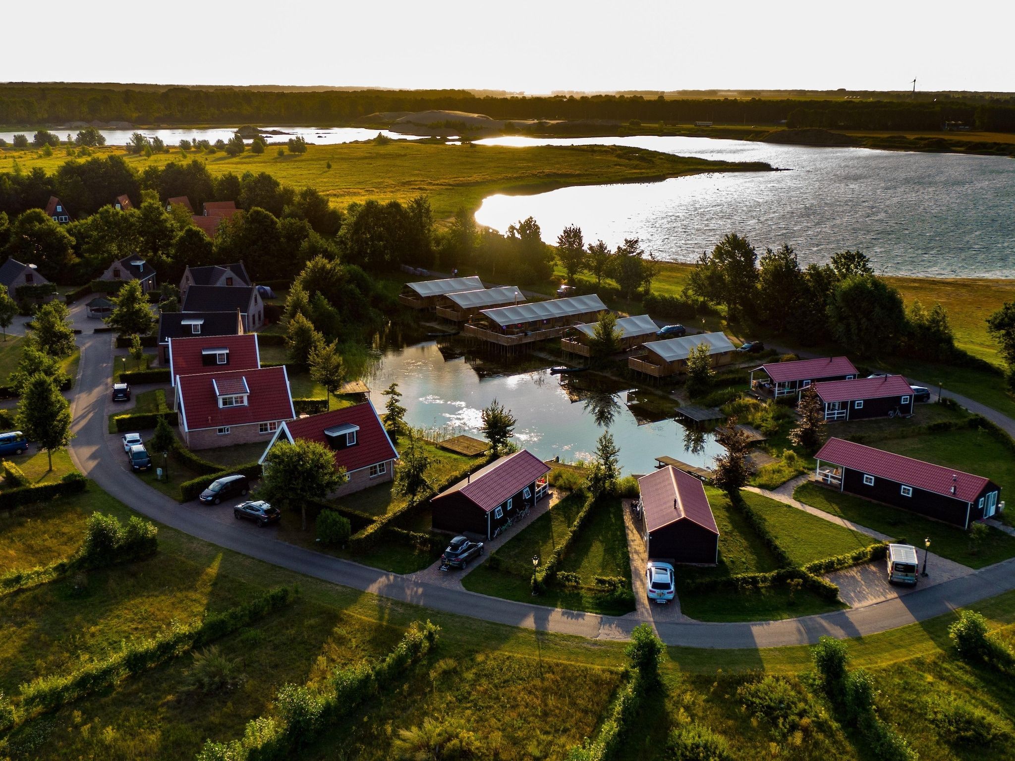 De buitenkant van Vakantiepark Eigen Wijze 5 in Bant