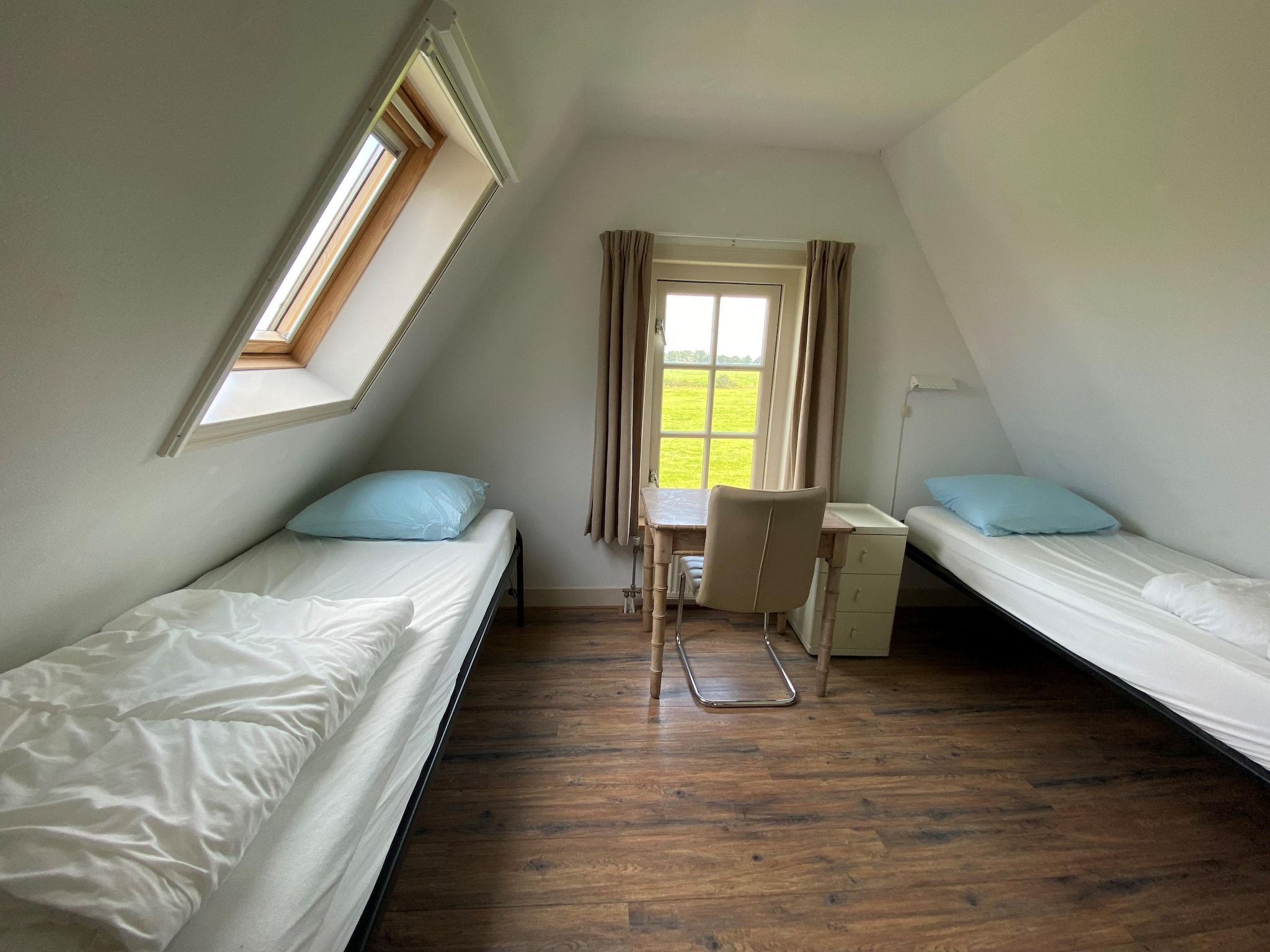 Een slaapkamer van Recreatiepark Wiringherlant  - Villa 10 in Hippolytushoef