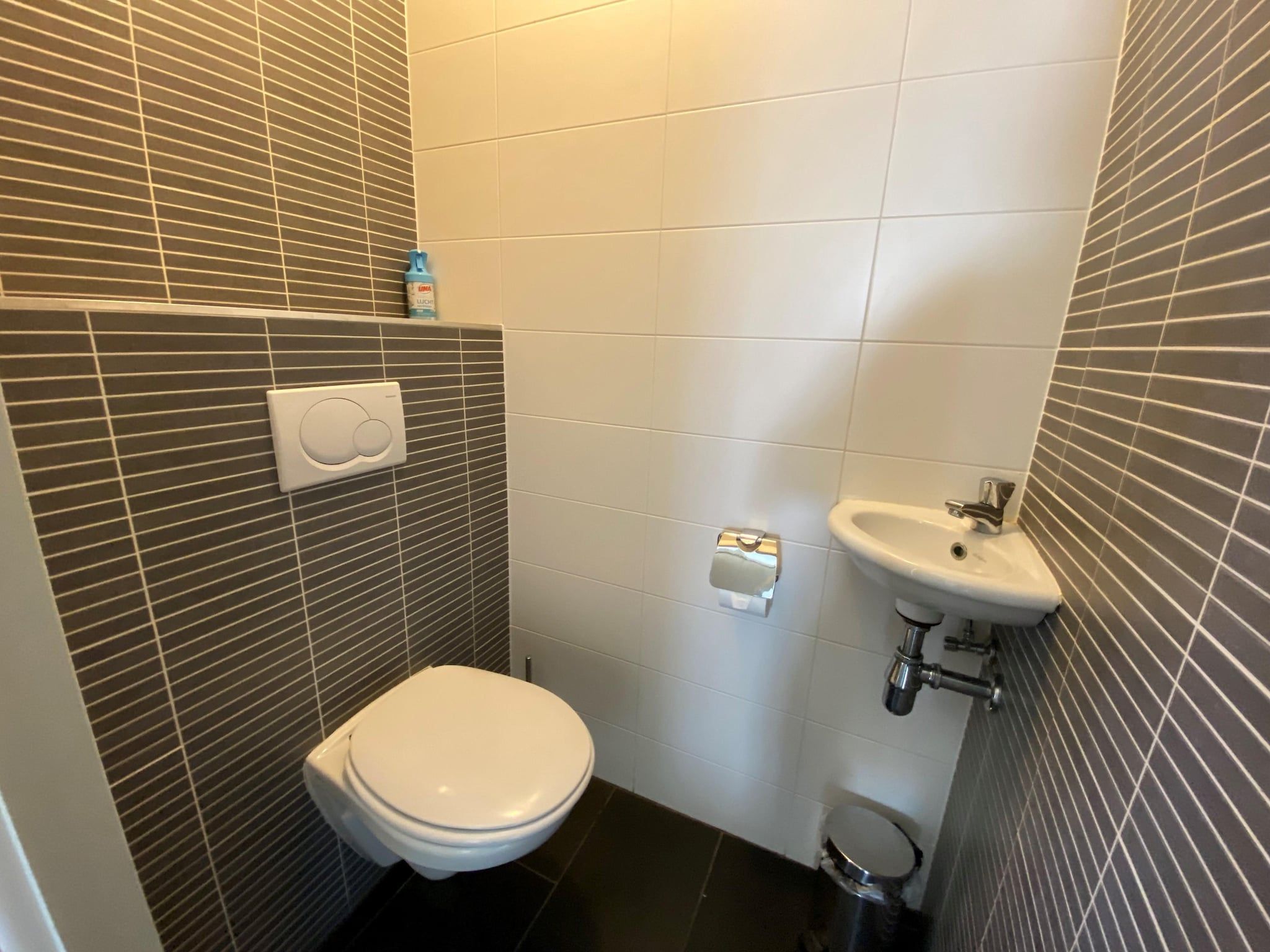 De badkamer van Recreatiepark Wiringherlant  - Villa 10 in Hippolytushoef