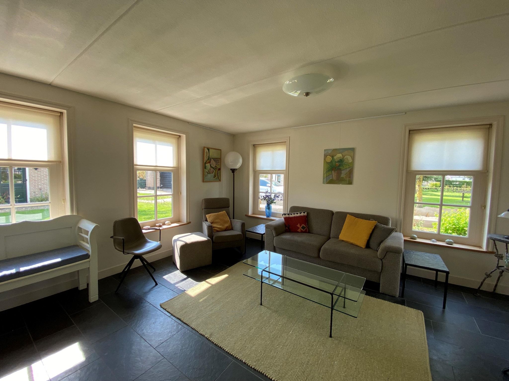 De woonkamer van Recreatiepark Wiringherlant  - Villa 10 in Hippolytushoef