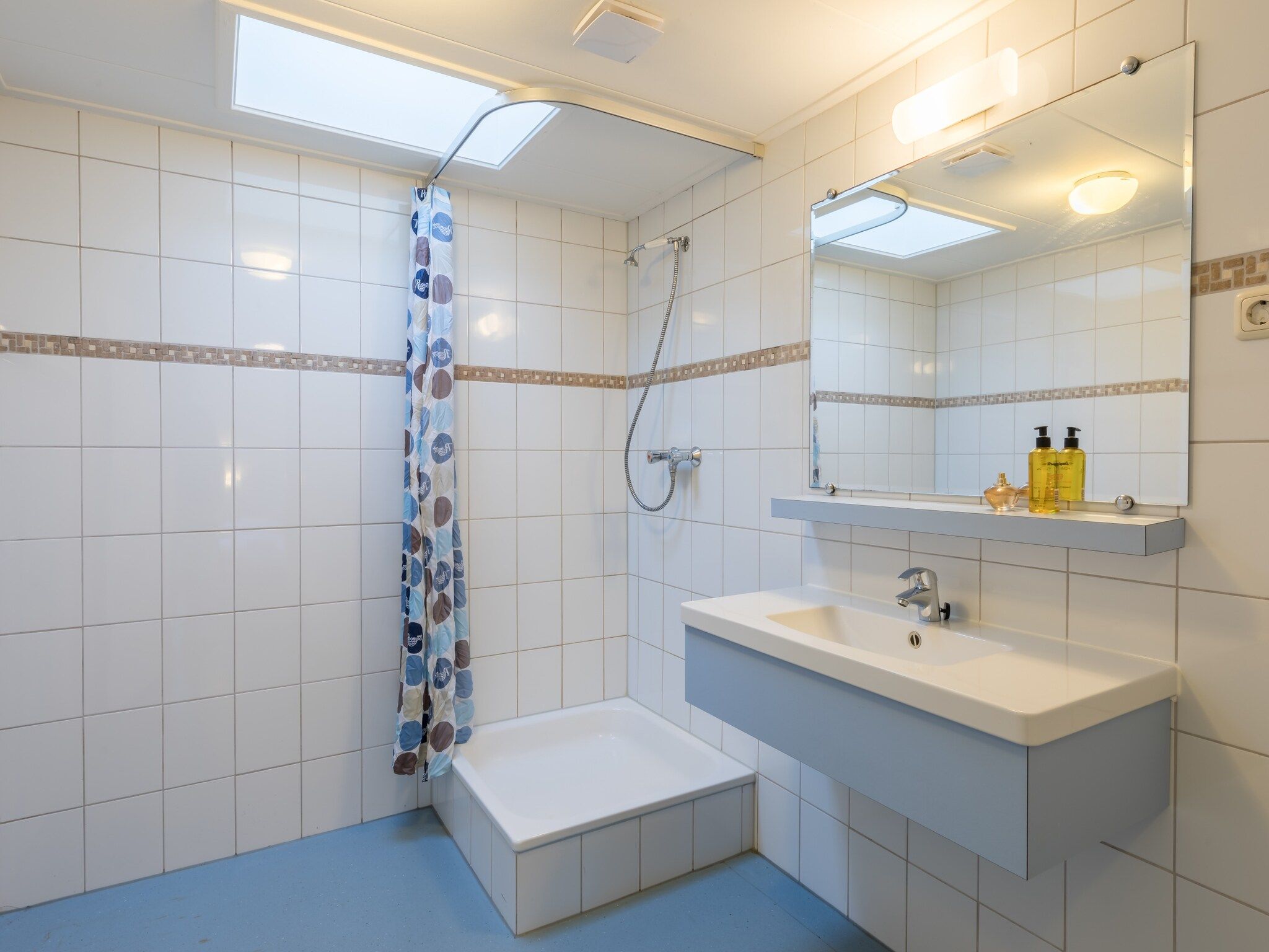 De badkamer van Vakantiepark Klein Vink 13 in Arcen