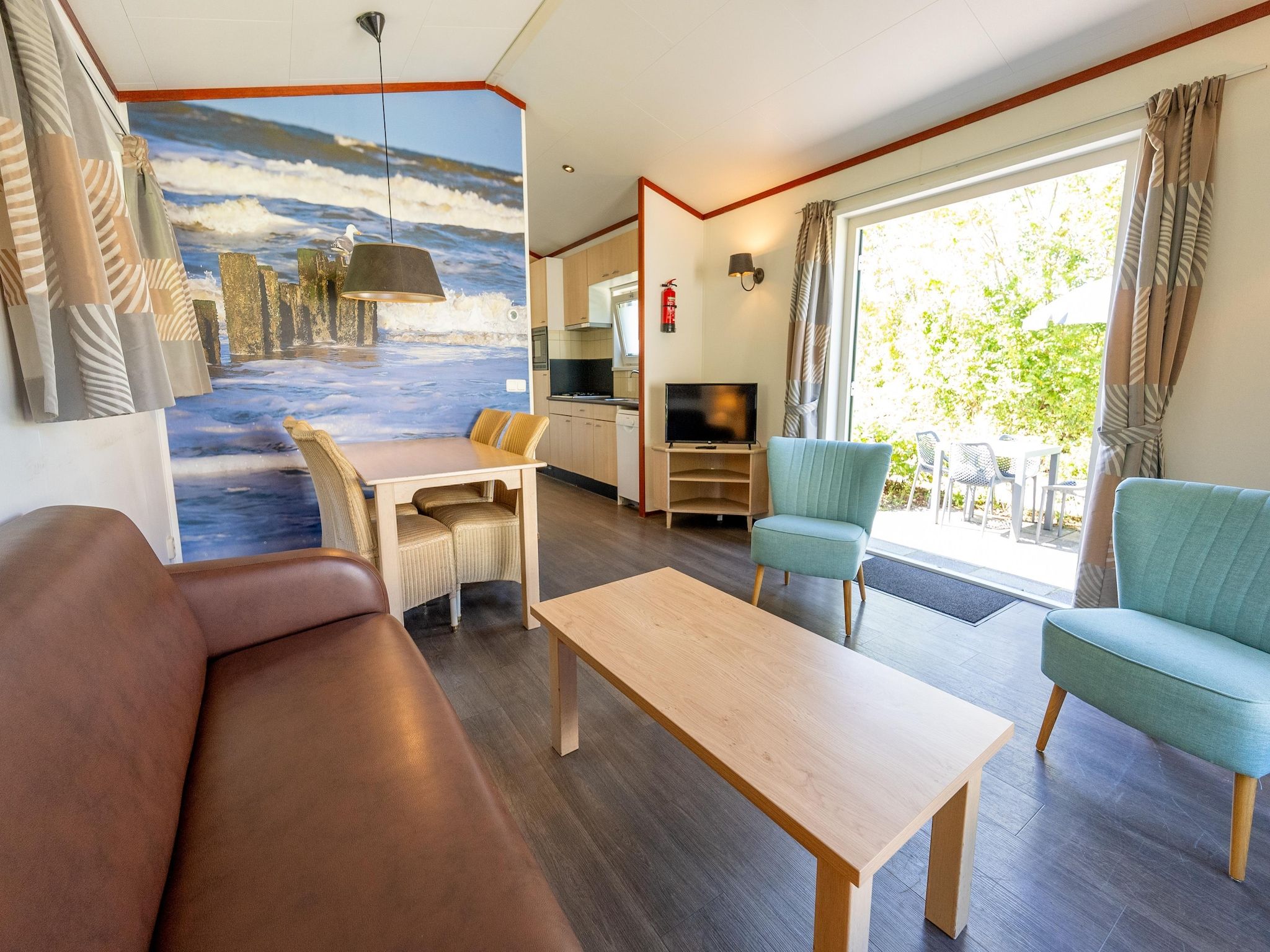 De woonkamer van Kustpark Egmond aan Zee 4 in Egmond aan zee