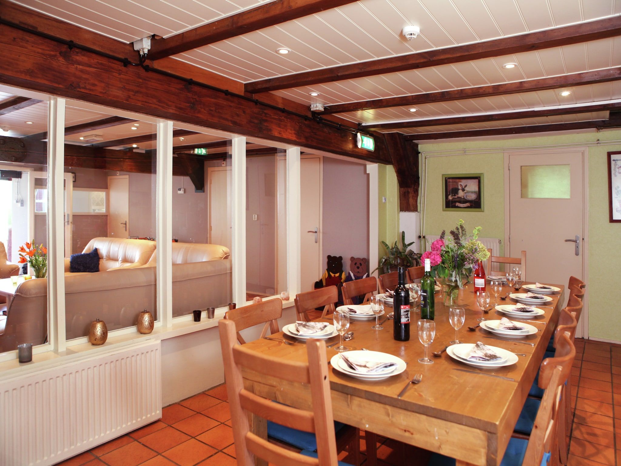 De eetkamer van Hoeve Hoogst Tevreden in Leerdam