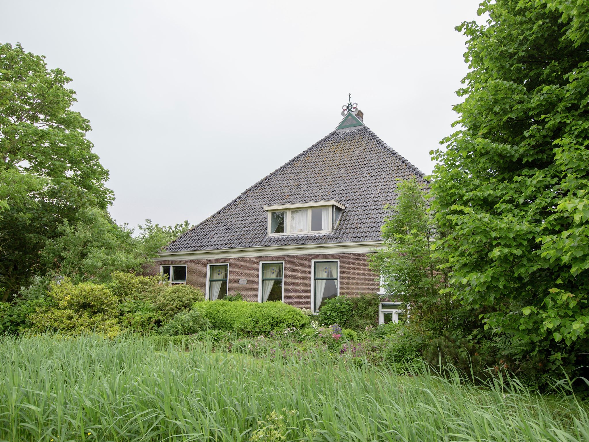 De buitenkant van De Goudsbloem in Molkwerum