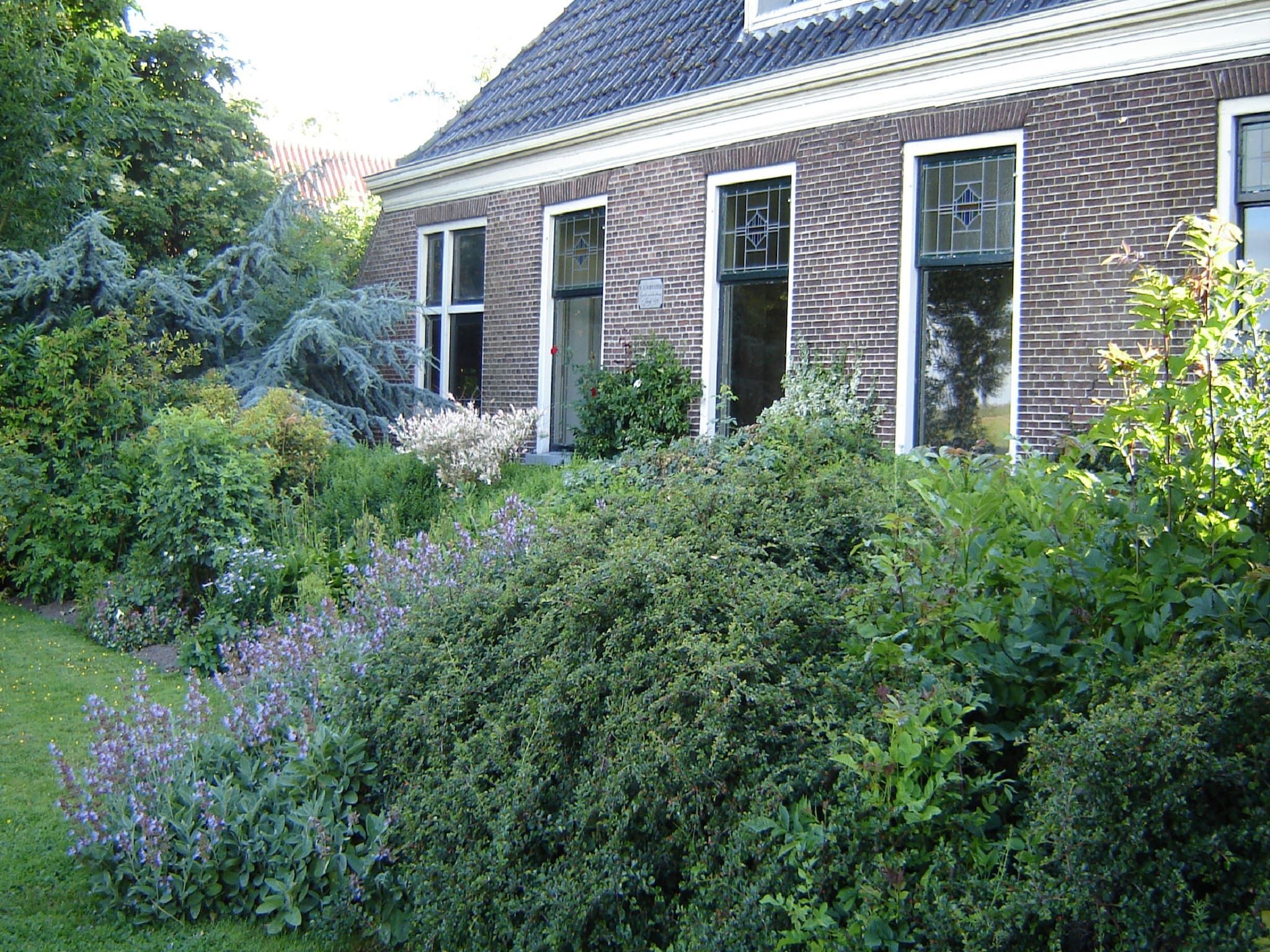 De buitenkant van De Goudsbloem in Molkwerum